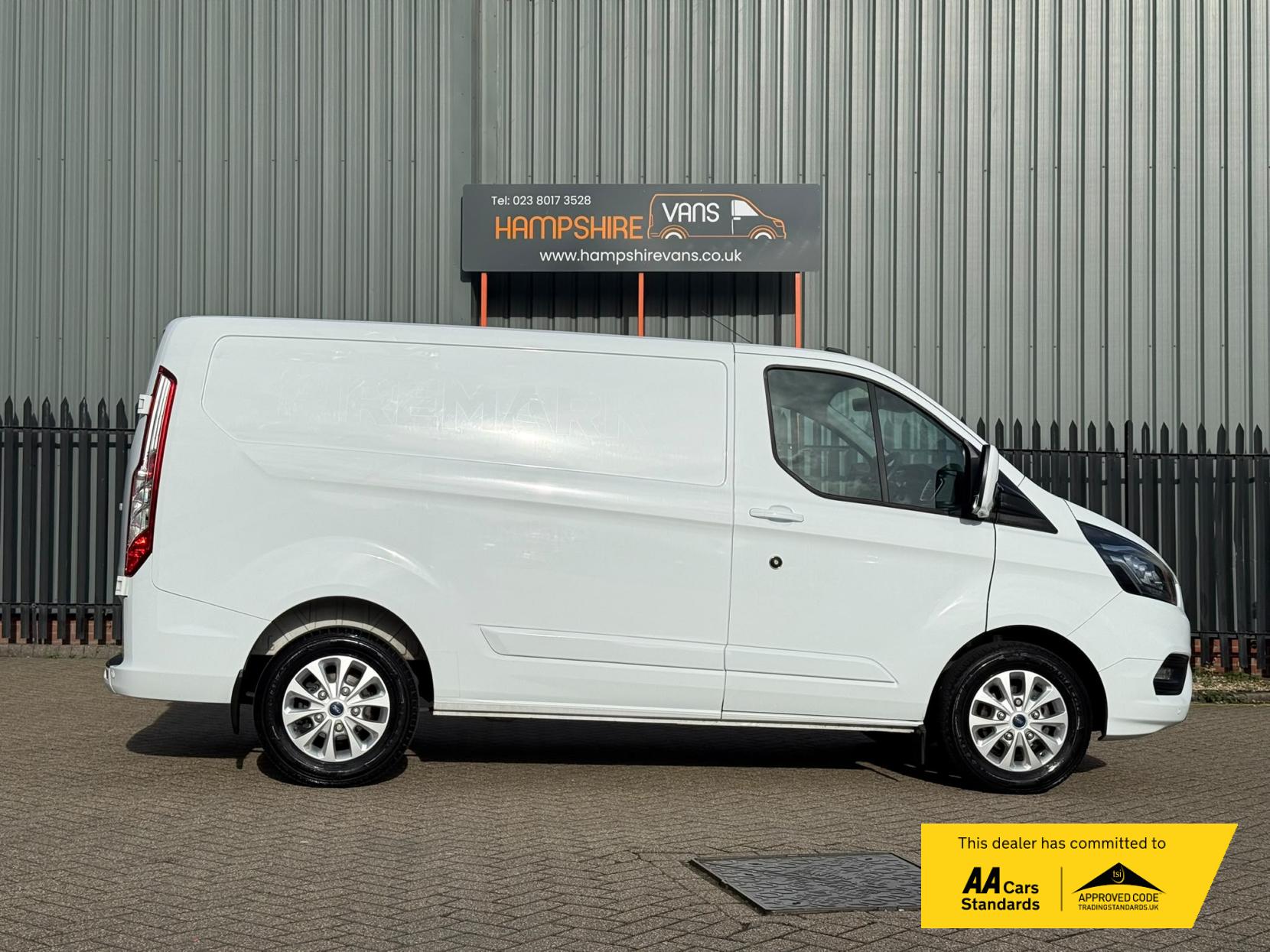 2023 Ford Transit Custom 2.0 300 EcoBlue Limited Panel Van 5dr Diesel Manual L1 H1 Euro 6 (s/s) (130 ps) - Thumbnail 7