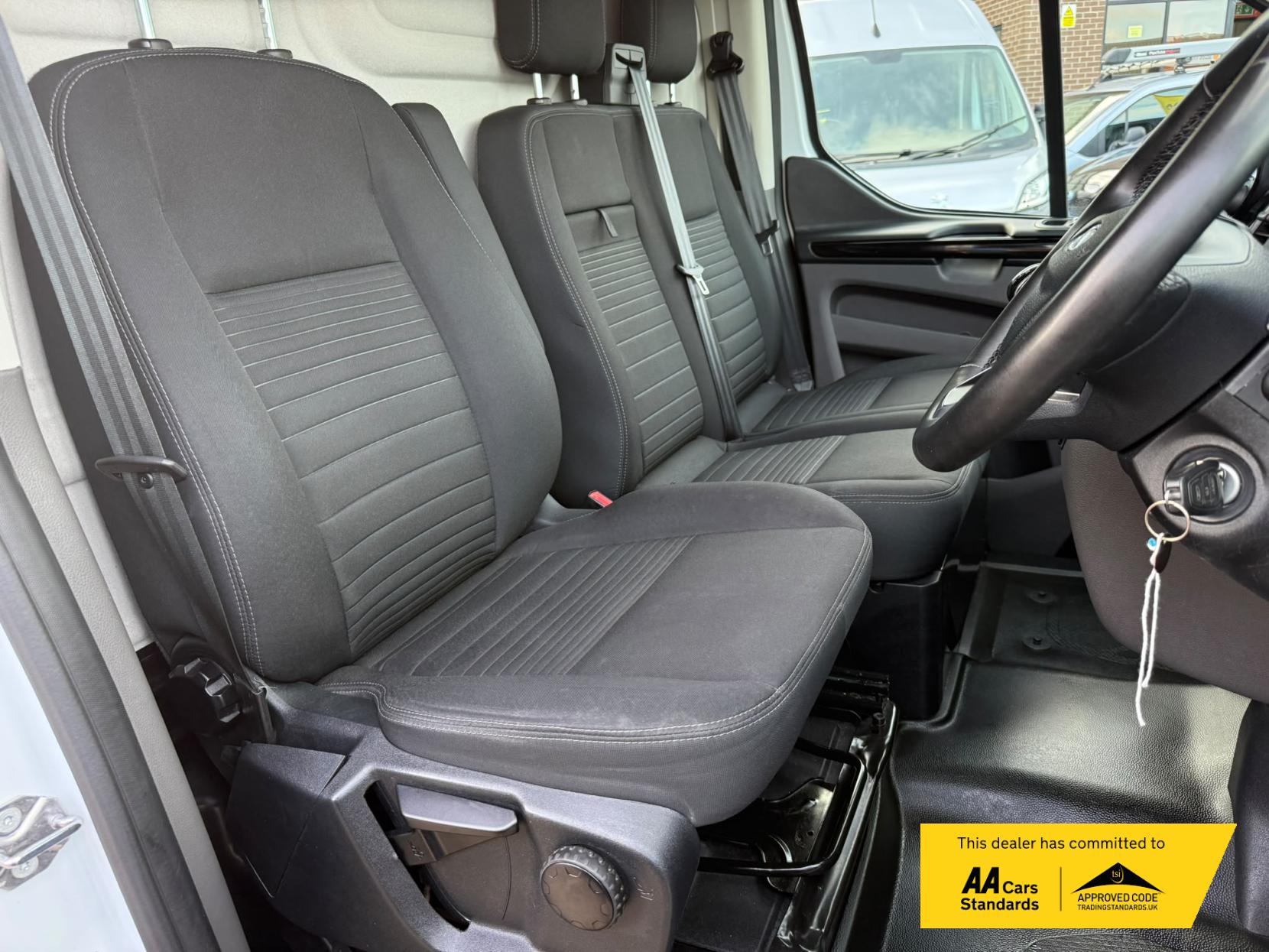 2023 Ford Transit Custom 2.0 300 EcoBlue Limited Panel Van 5dr Diesel Manual L1 H1 Euro 6 (s/s) (130 ps) - Thumbnail 20