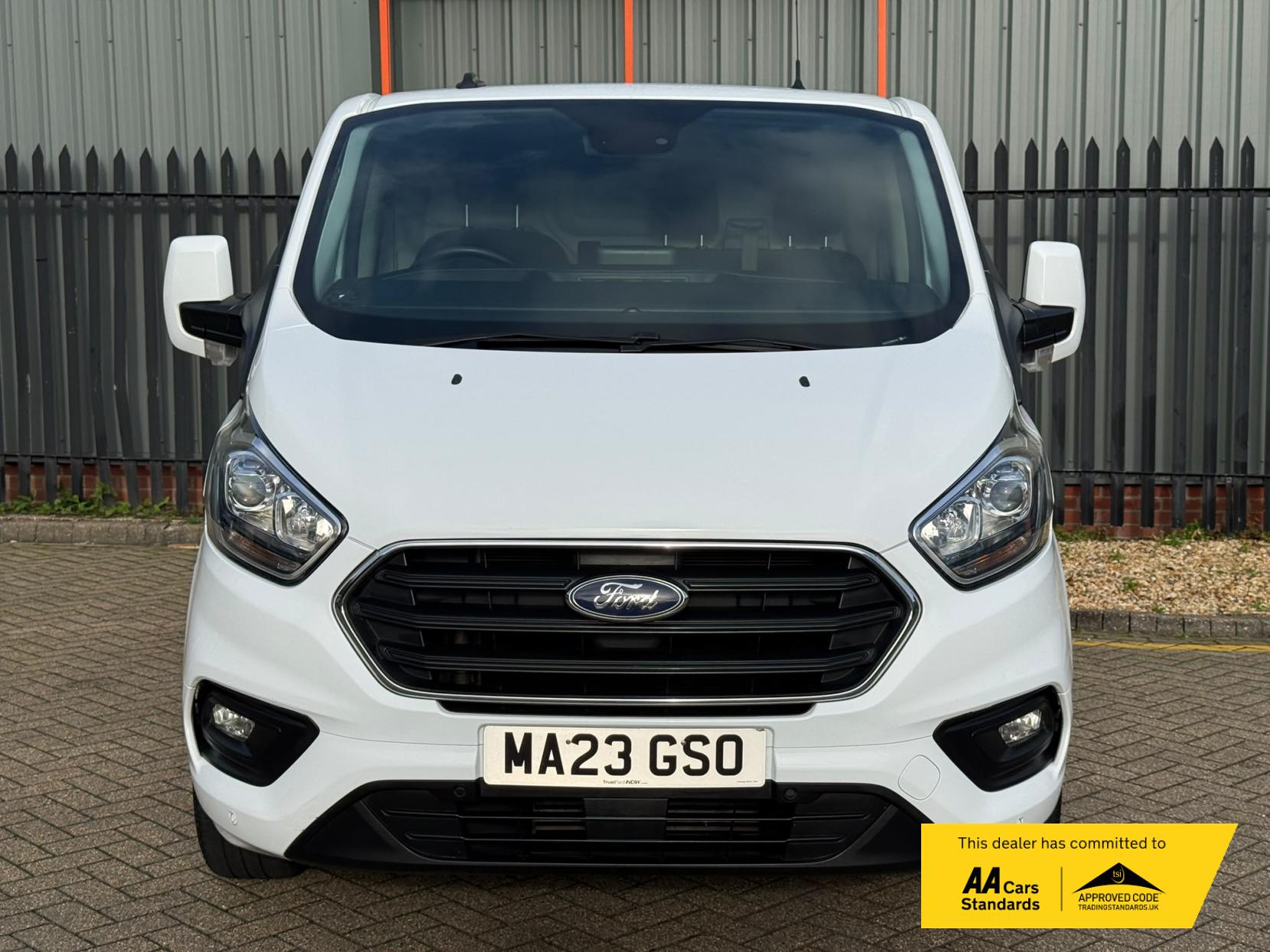 2023 Ford Transit Custom 2.0 300 EcoBlue Limited Panel Van 5dr Diesel Manual L1 H1 Euro 6 (s/s) (130 ps) - Thumbnail 8