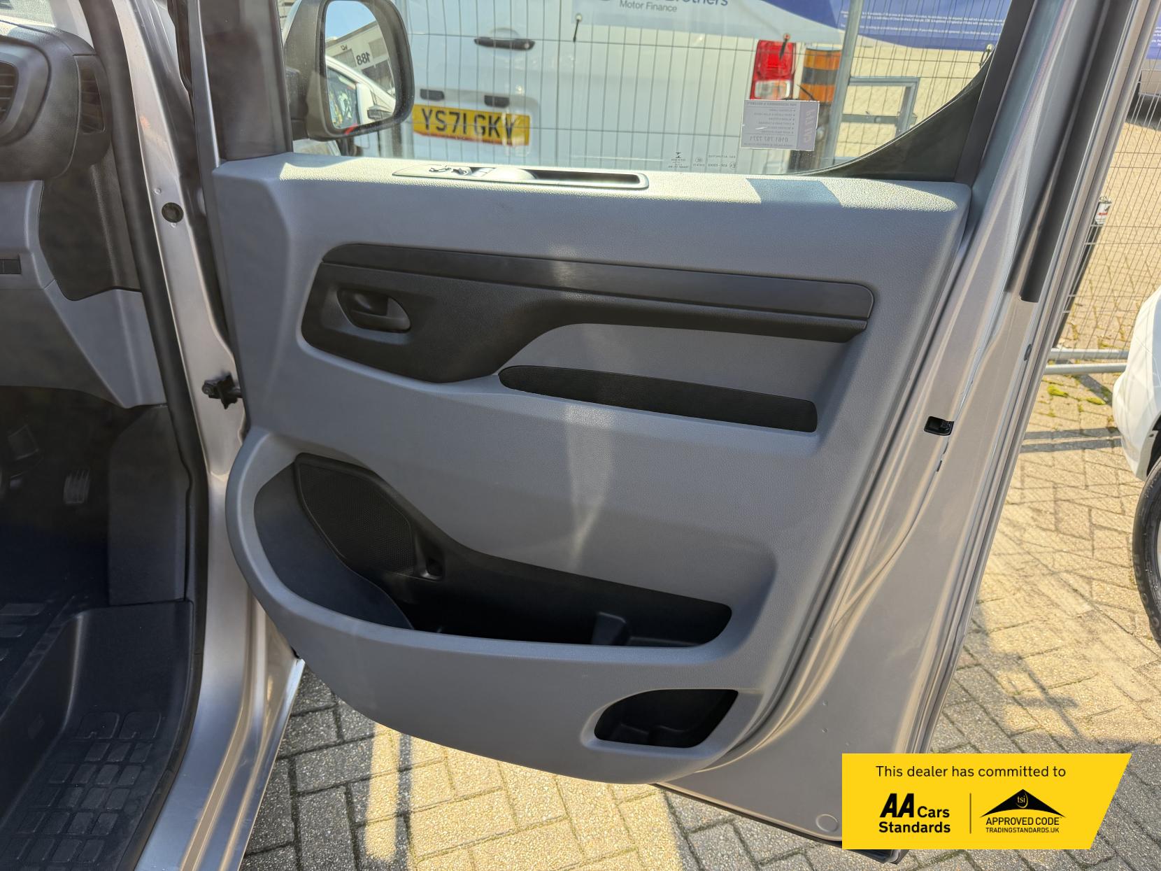 Peugeot Expert 1.5 BlueHDi Compact Combi Van Double Cab 5dr Diesel Manual SWB Euro 6 (s/s) (100 ps)