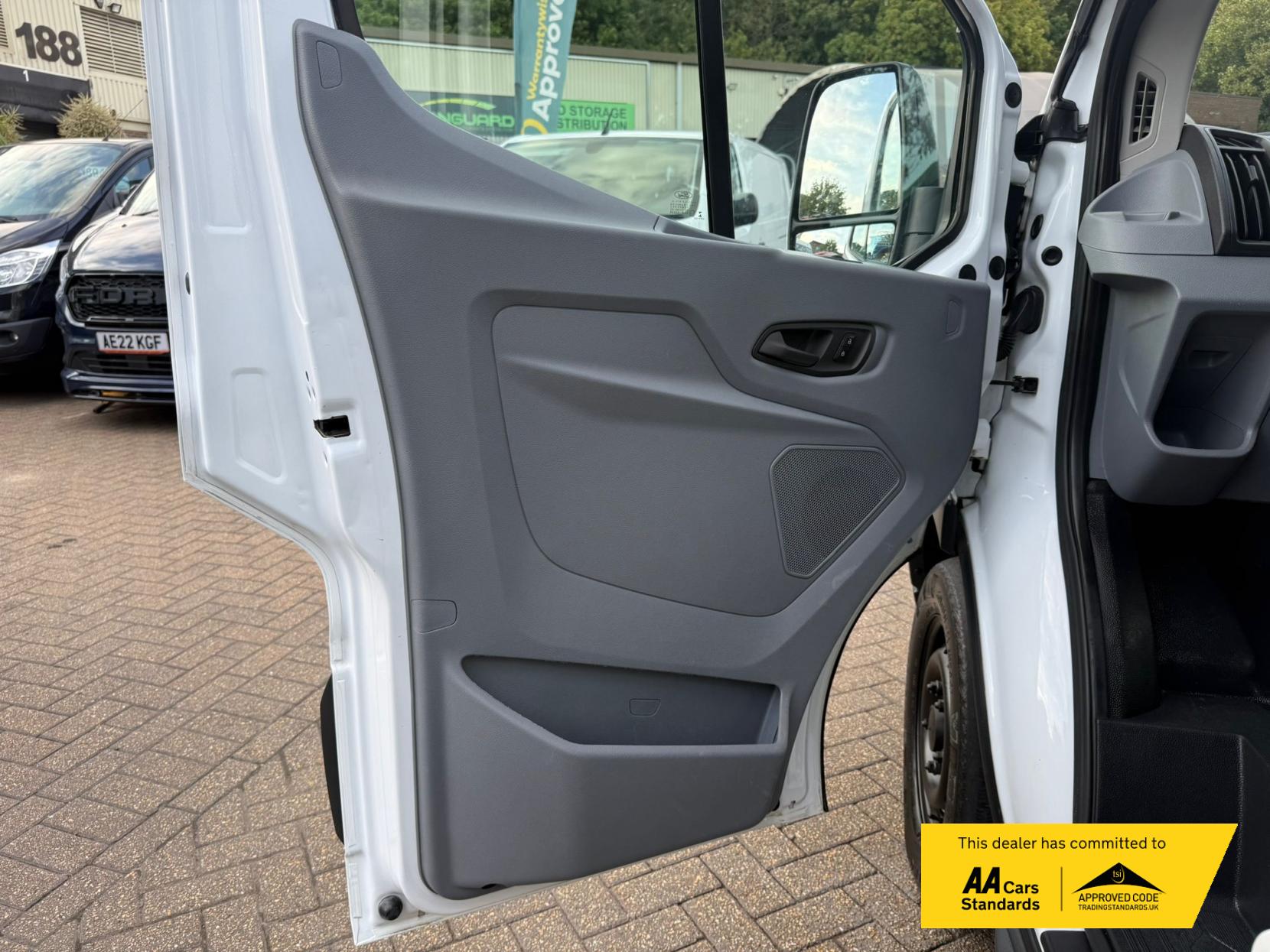 2018 Ford Transit 2.0 350 EcoBlue 1-Way Double Tipper Double Cab 4dr Diesel Manual RWD L3 Euro 6 (1-Way, 1-Stop) (130 ps) - Thumbnail 44