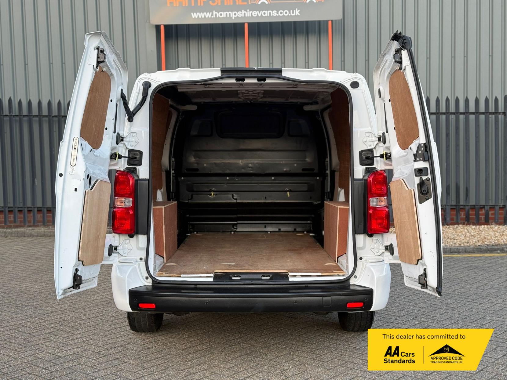 Vauxhall Vivaro 1.5 Turbo D 2900 Sportive Panel Van 5dr Diesel Manual L2 H1 Euro 6 (s/s) (100 ps)