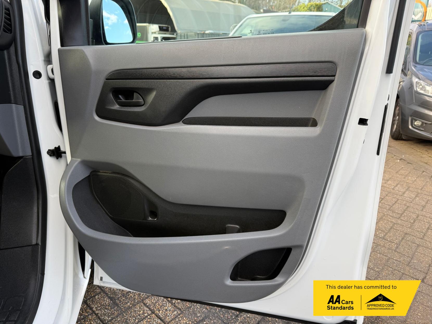 Vauxhall Vivaro 1.5 Turbo D 2900 Sportive Panel Van 5dr Diesel Manual L2 H1 Euro 6 (s/s) (100 ps)