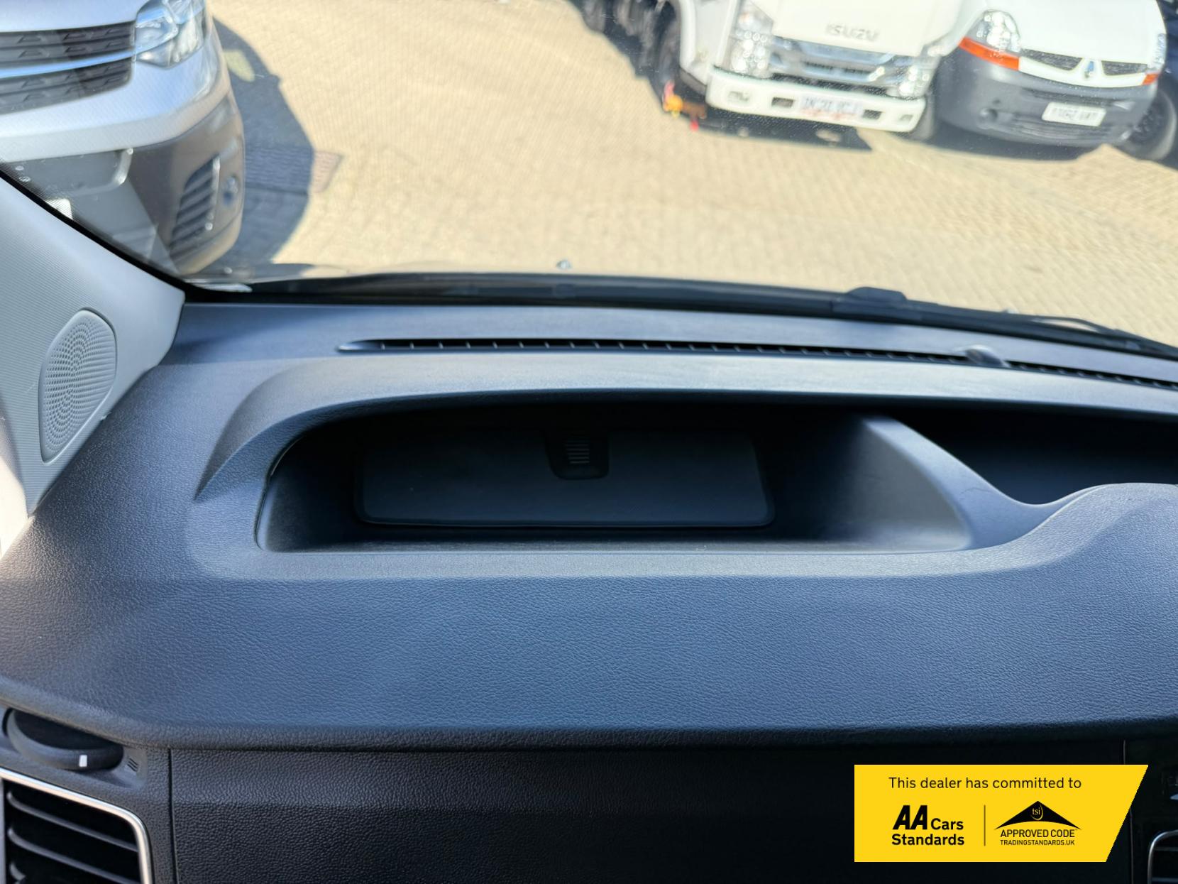 2021 Ford Transit Custom 2.0 300 EcoBlue Limited Panel Van 5dr Diesel Manual L2 H1 Euro 6 (s/s) (130 ps) - Thumbnail 39