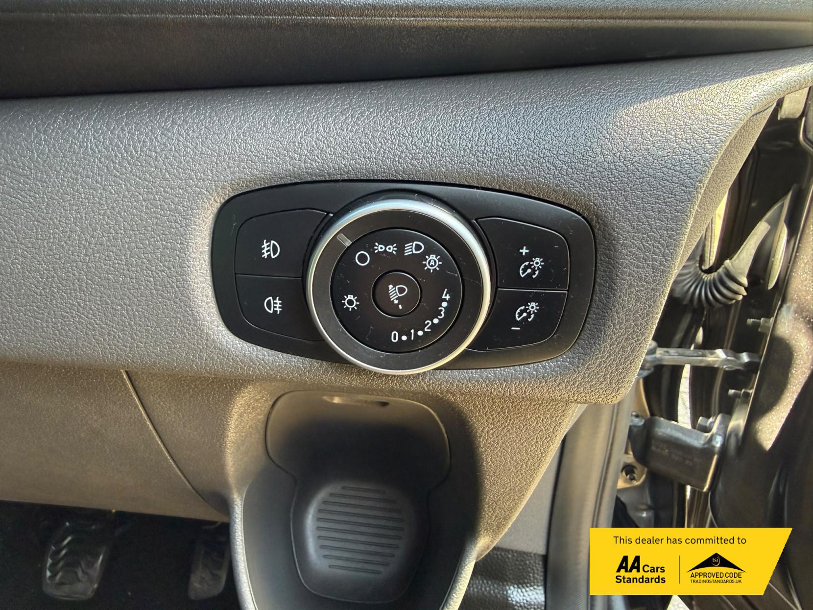 2021 Ford Transit Custom 2.0 300 EcoBlue Limited Panel Van 5dr Diesel Manual L2 H1 Euro 6 (s/s) (130 ps) - Thumbnail 26