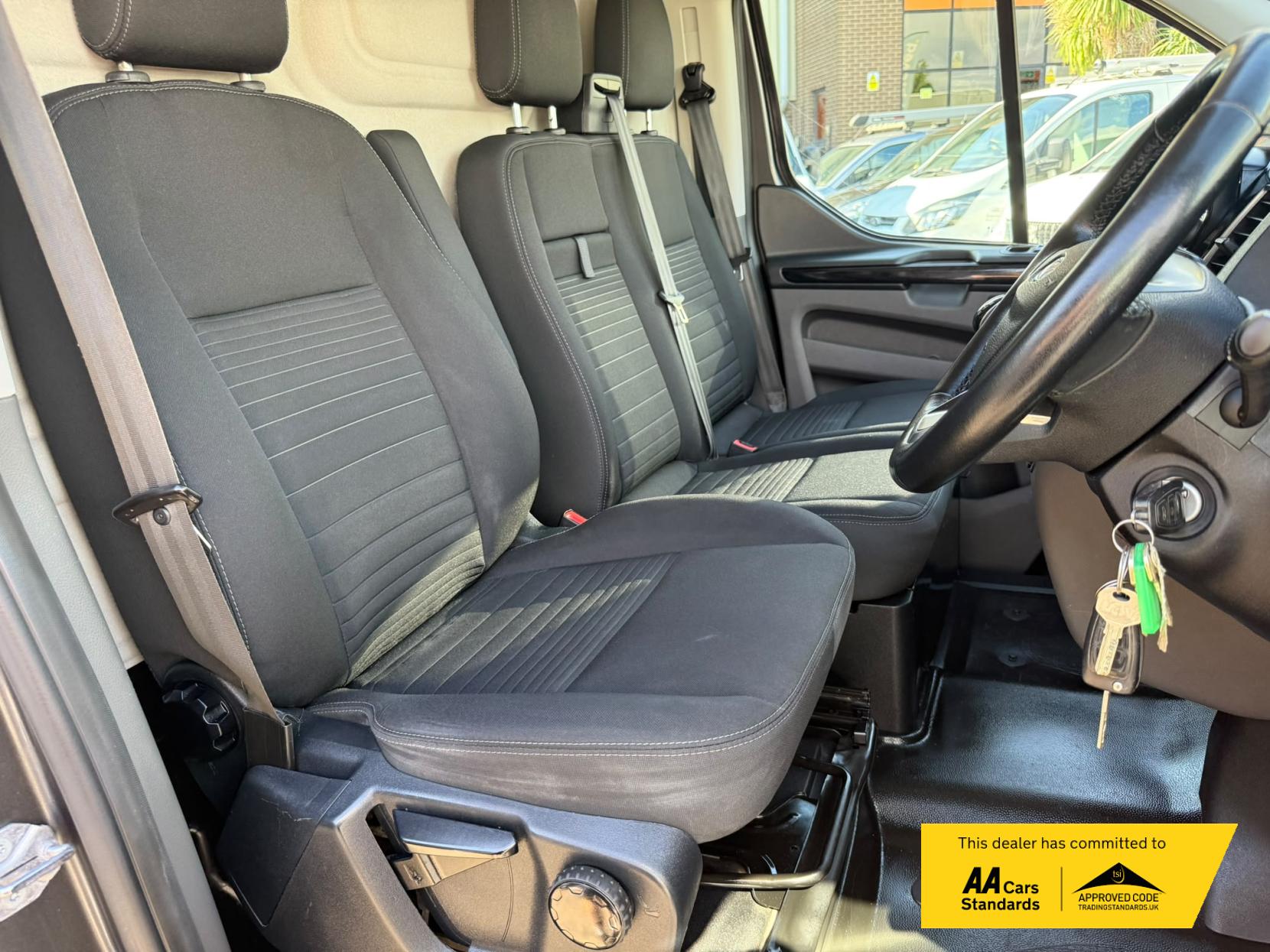 2021 Ford Transit Custom 2.0 300 EcoBlue Limited Panel Van 5dr Diesel Manual L2 H1 Euro 6 (s/s) (130 ps) - Thumbnail 35