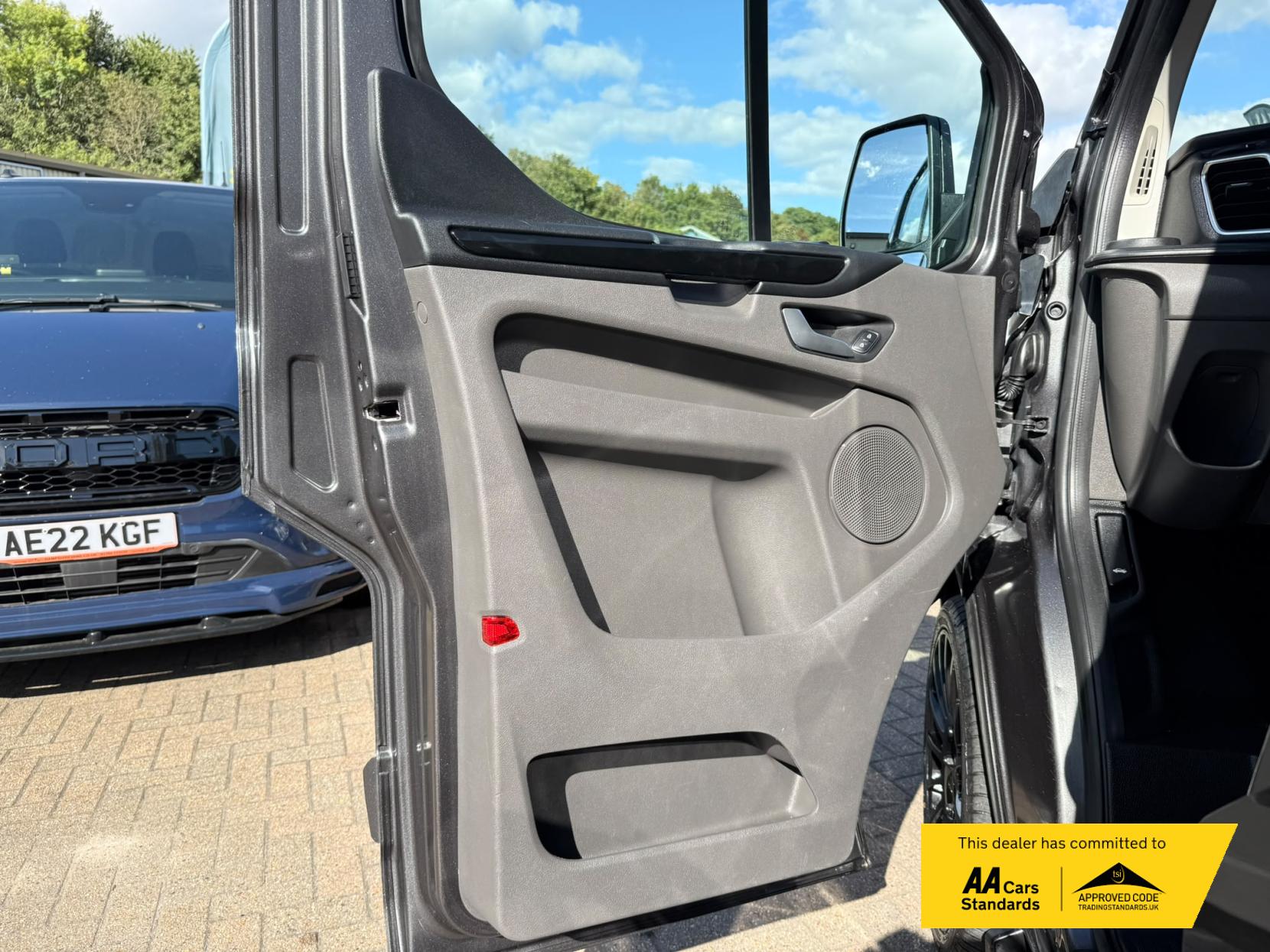 2021 Ford Transit Custom 2.0 300 EcoBlue Limited Panel Van 5dr Diesel Manual L2 H1 Euro 6 (s/s) (130 ps) - Thumbnail 41