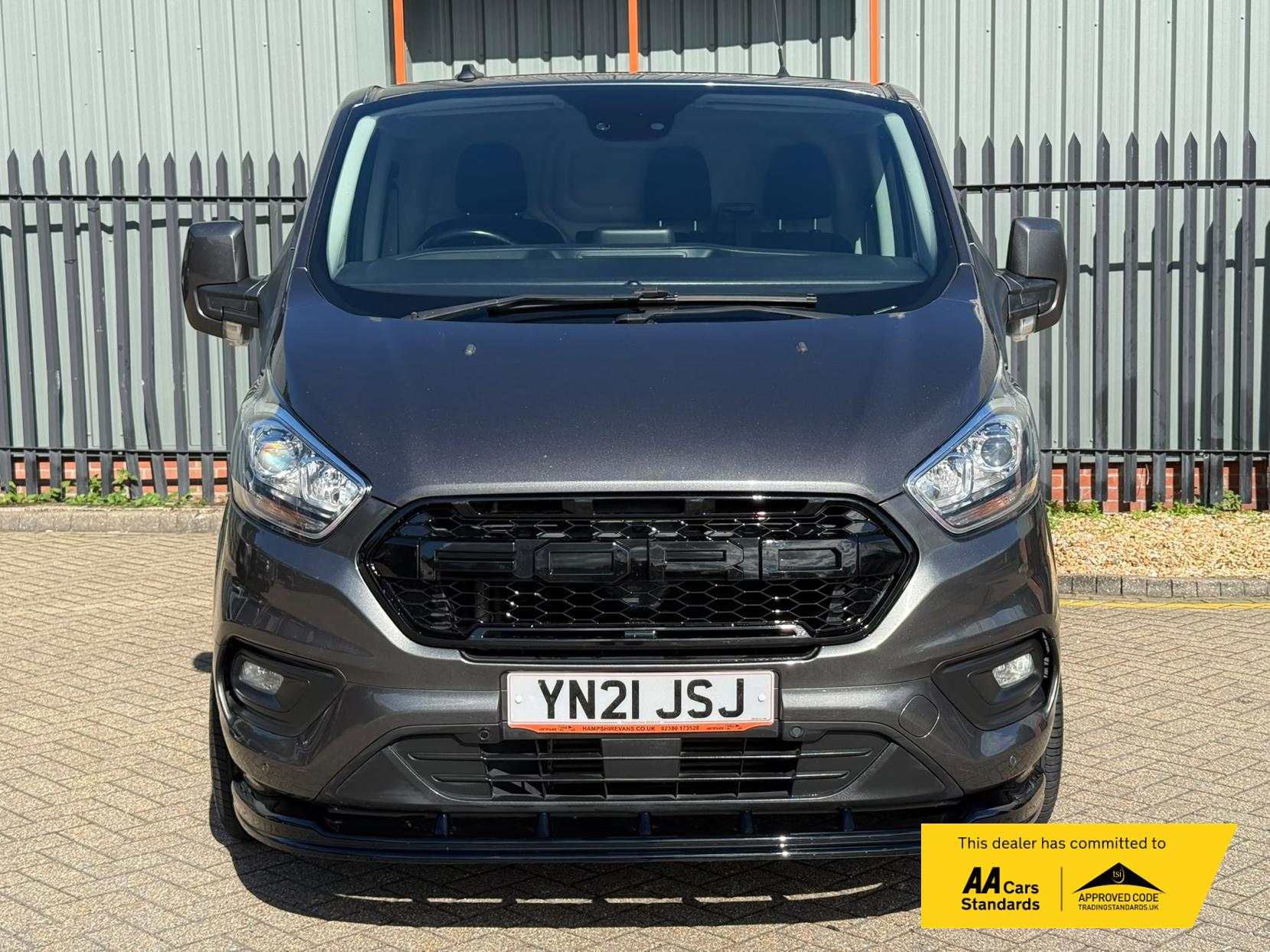 2021 Ford Transit Custom 2.0 300 EcoBlue Limited Panel Van 5dr Diesel Manual L2 H1 Euro 6 (s/s) (130 ps) - Thumbnail 8