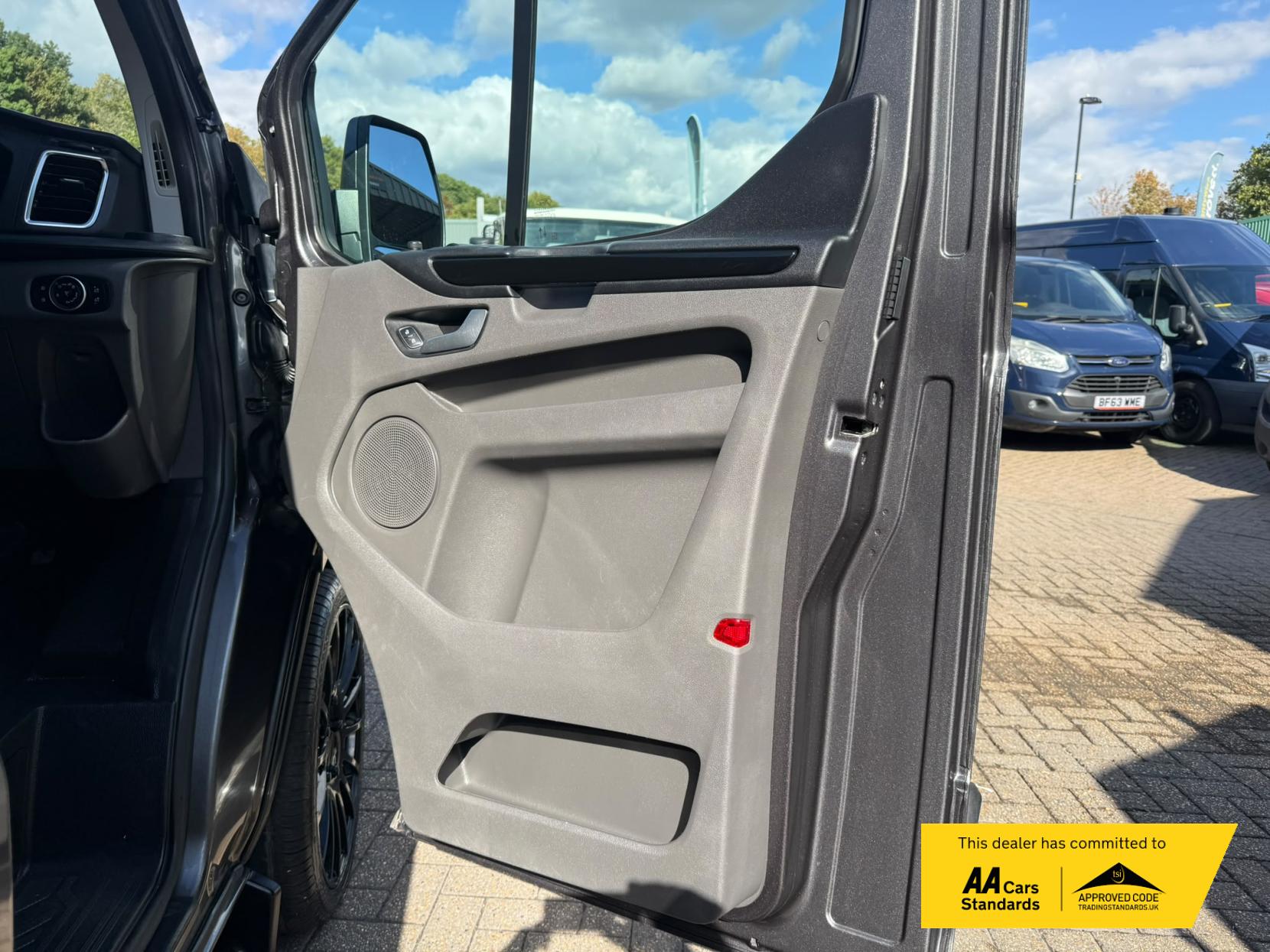 2021 Ford Transit Custom 2.0 300 EcoBlue Limited Panel Van 5dr Diesel Manual L2 H1 Euro 6 (s/s) (130 ps) - Thumbnail 29