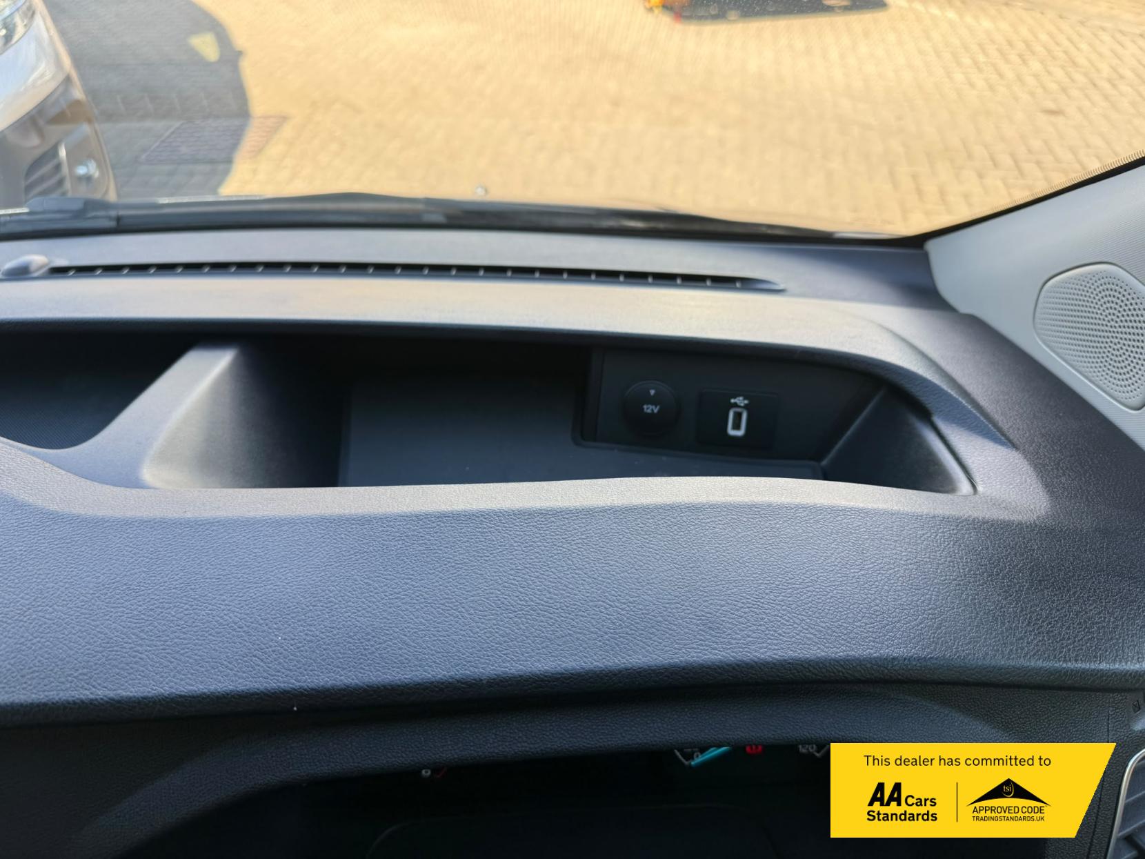 2021 Ford Transit Custom 2.0 300 EcoBlue Limited Panel Van 5dr Diesel Manual L2 H1 Euro 6 (s/s) (130 ps) - Thumbnail 19