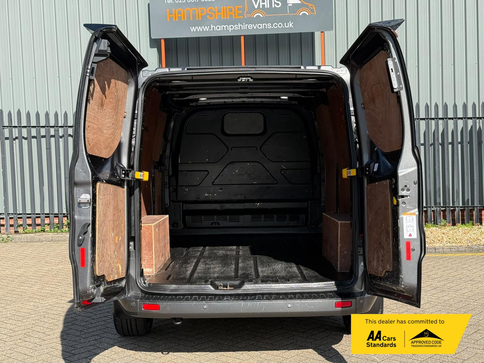 2021 Ford Transit Custom 2.0 300 EcoBlue Limited Panel Van 5dr Diesel Manual L2 H1 Euro 6 (s/s) (130 ps) - Thumbnail 47