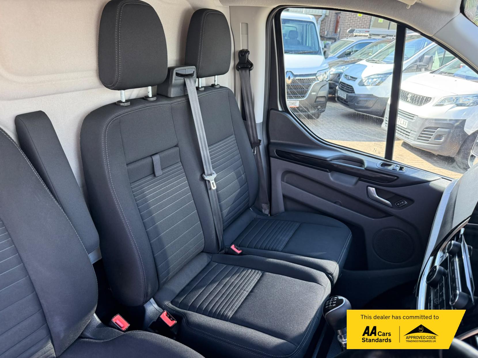 2021 Ford Transit Custom 2.0 300 EcoBlue Limited Panel Van 5dr Diesel Manual L2 H1 Euro 6 (s/s) (130 ps) - Thumbnail 36