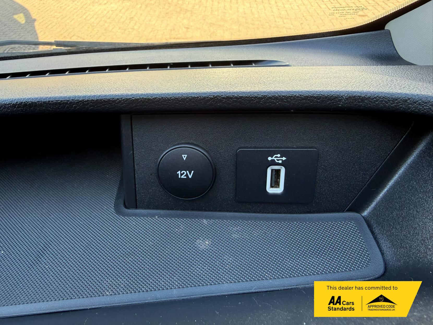 2021 Ford Transit Custom 2.0 300 EcoBlue Limited Panel Van 5dr Diesel Manual L2 H1 Euro 6 (s/s) (130 ps) - Thumbnail 18