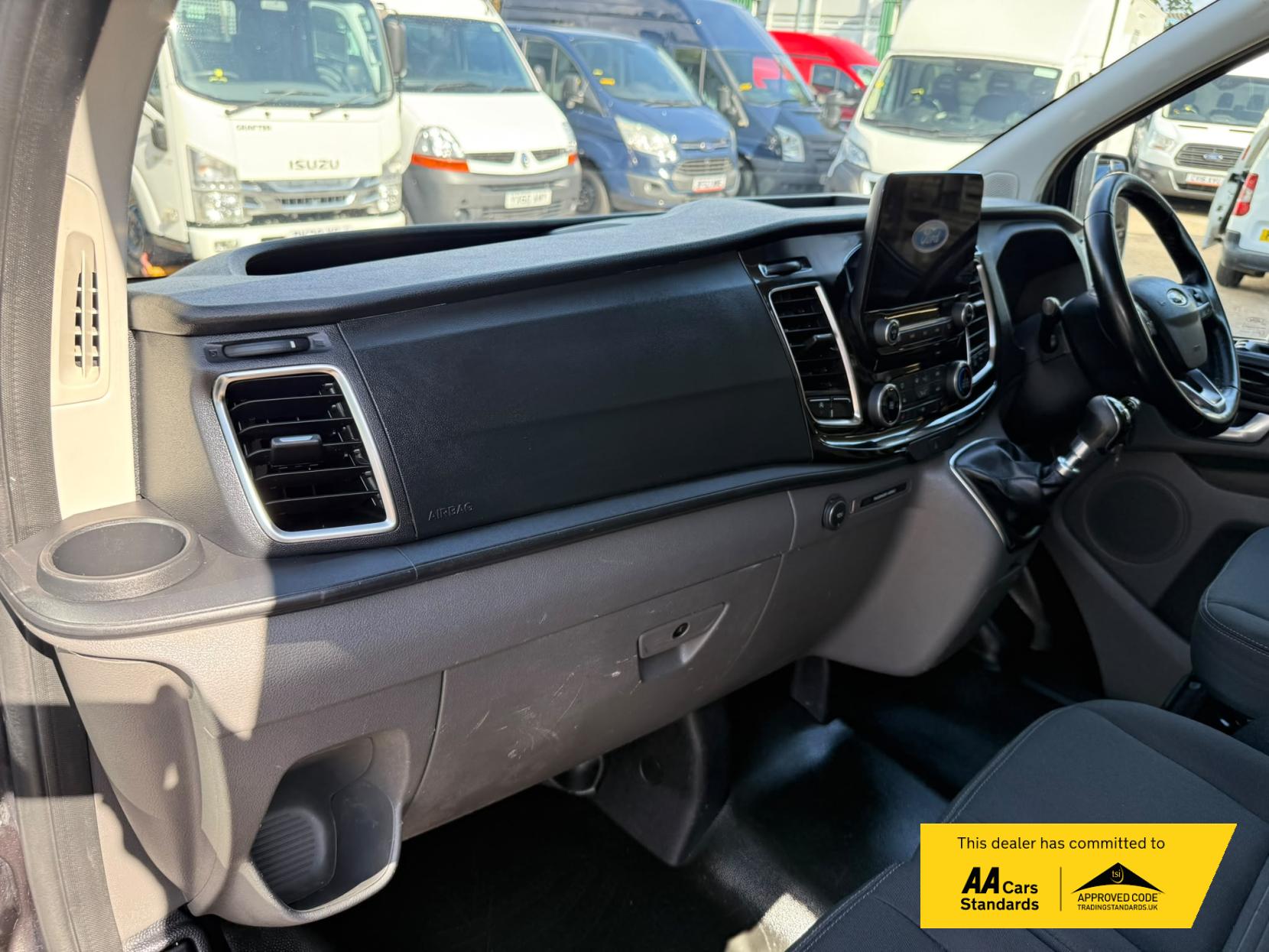 2021 Ford Transit Custom 2.0 300 EcoBlue Limited Panel Van 5dr Diesel Manual L2 H1 Euro 6 (s/s) (130 ps) - Thumbnail 38