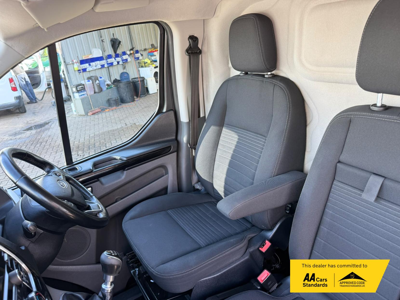 2021 Ford Transit Custom 2.0 300 EcoBlue Limited Panel Van 5dr Diesel Manual L2 H1 Euro 6 (s/s) (130 ps) - Thumbnail 45