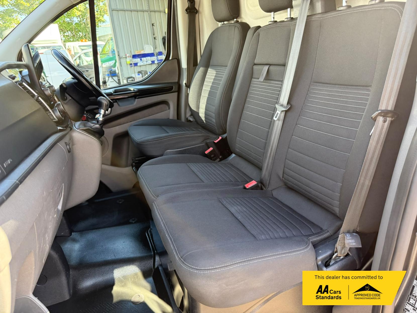 2021 Ford Transit Custom 2.0 300 EcoBlue Limited Panel Van 5dr Diesel Manual L2 H1 Euro 6 (s/s) (130 ps) - Thumbnail 44