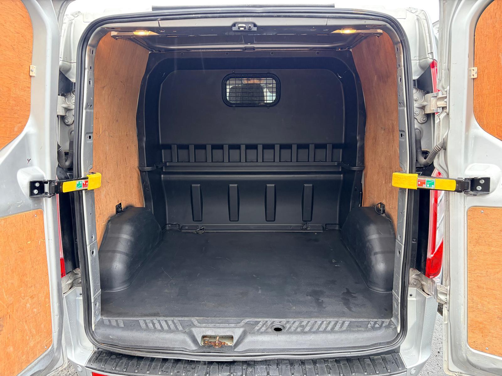 Ford Transit Custom 2.0 320 EcoBlue Limited Crew Van Double Cab 5dr Diesel Manual L1 H1 Euro 6 (6 Seat) (130 ps)