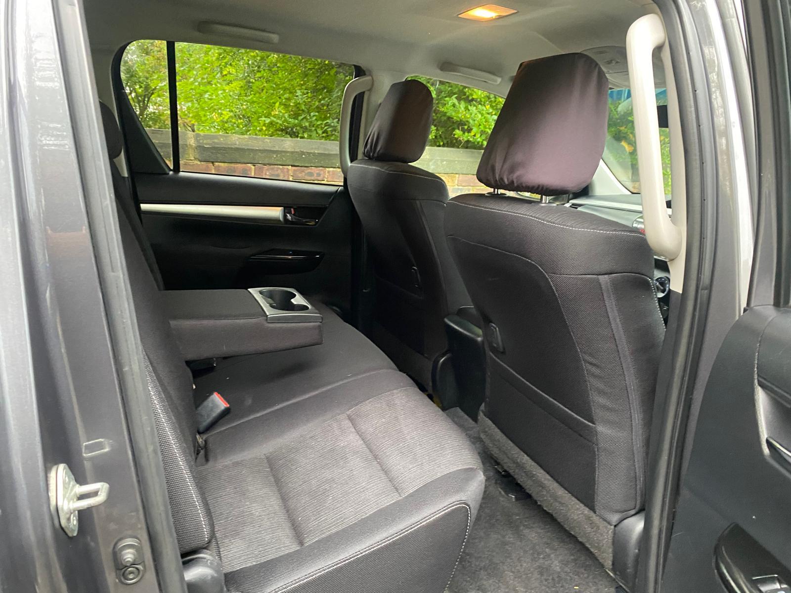 Toyota Hilux 2.4 D-4D Icon Pickup Double Cab 4dr Diesel Manual 4WD Euro 6 (3.5t) (150 ps)