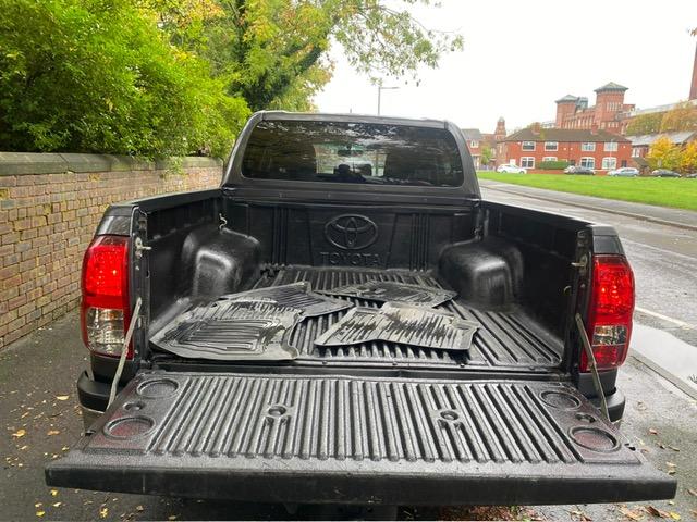 Toyota Hilux 2.4 D-4D Icon Pickup Double Cab 4dr Diesel Manual 4WD Euro 6 (3.5t) (150 ps)