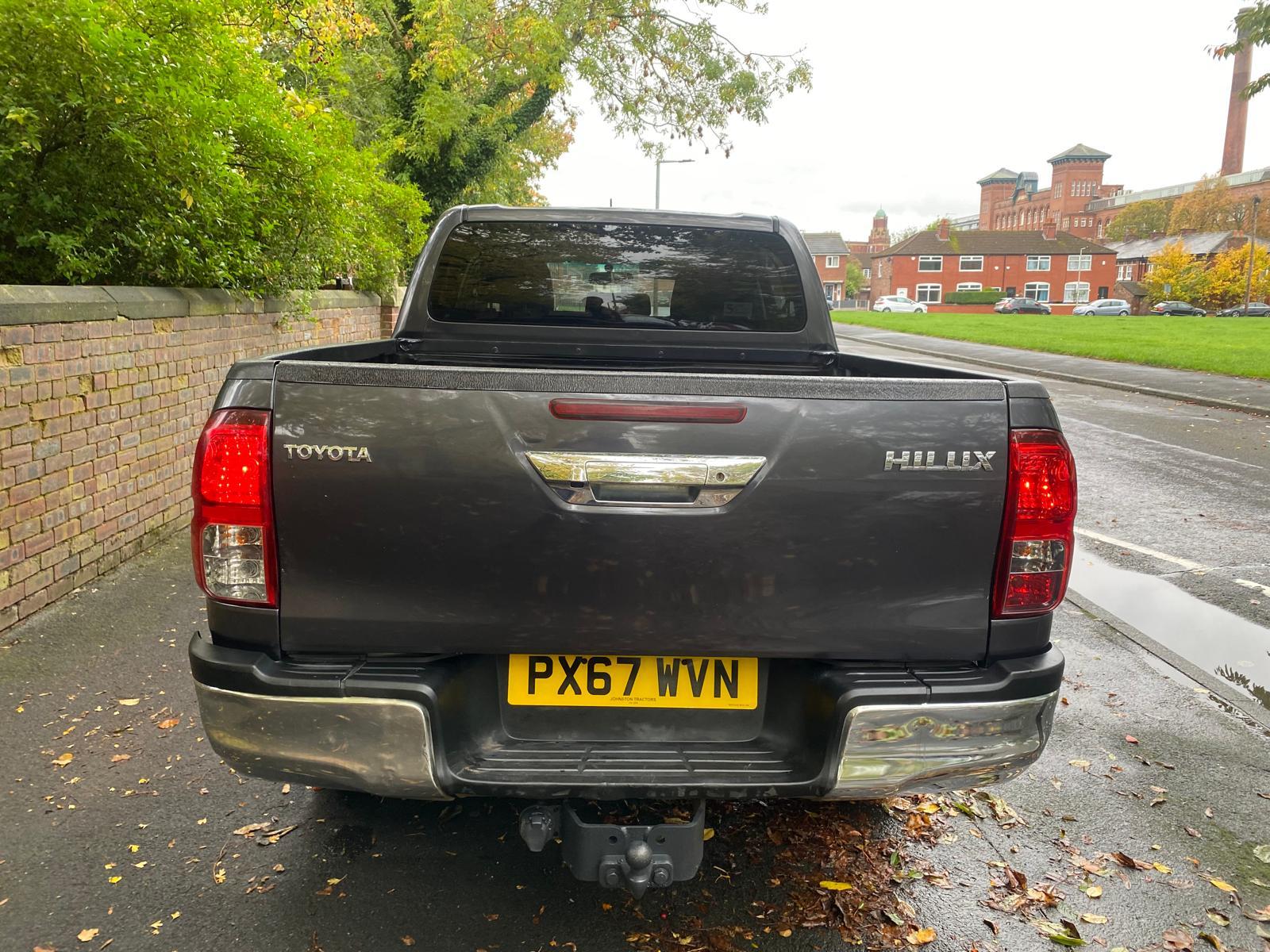 Toyota Hilux 2.4 D-4D Icon Pickup Double Cab 4dr Diesel Manual 4WD Euro 6 (3.5t) (150 ps)