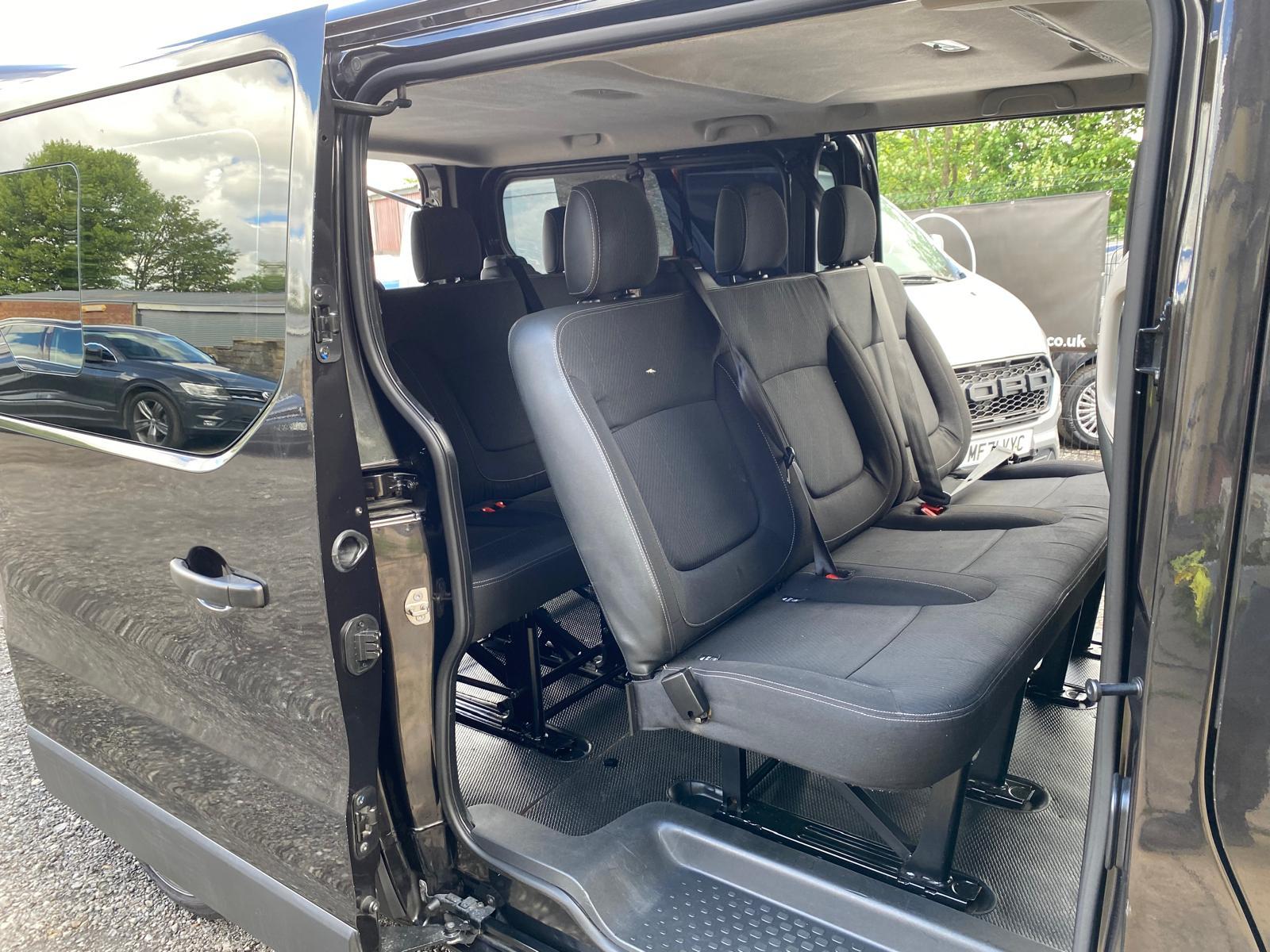 Renault Trafic 2.0 dCi ENERGY 30 Sport Nav Minibus Double Cab 5dr Diesel EDC LWB Euro 6 (s/s) (9 Seat) (170 ps)