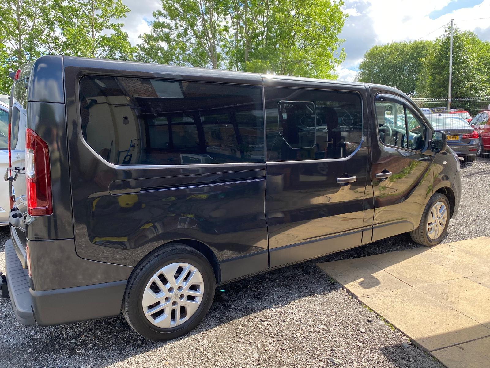 Renault Trafic 2.0 dCi ENERGY 30 Sport Nav Minibus Double Cab 5dr Diesel EDC LWB Euro 6 (s/s) (9 Seat) (170 ps)