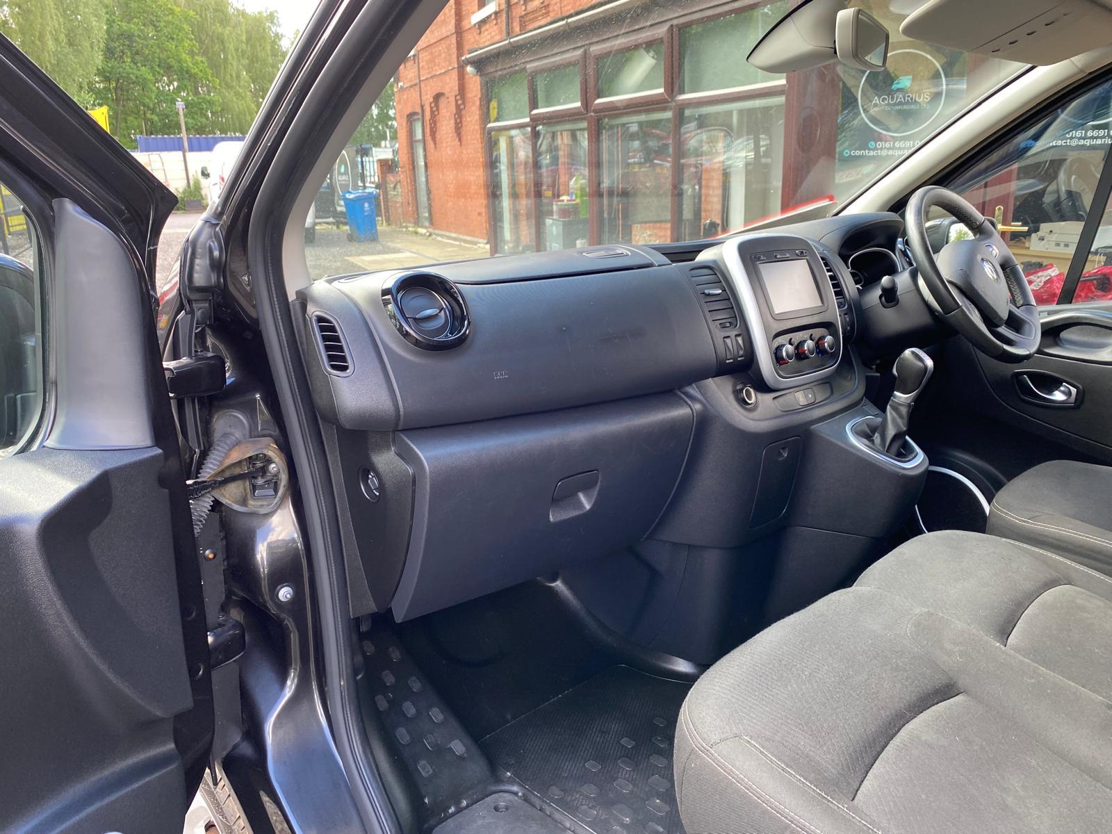 Renault Trafic 2.0 dCi ENERGY 30 Sport Nav Minibus Double Cab 5dr Diesel EDC LWB Euro 6 (s/s) (9 Seat) (170 ps)