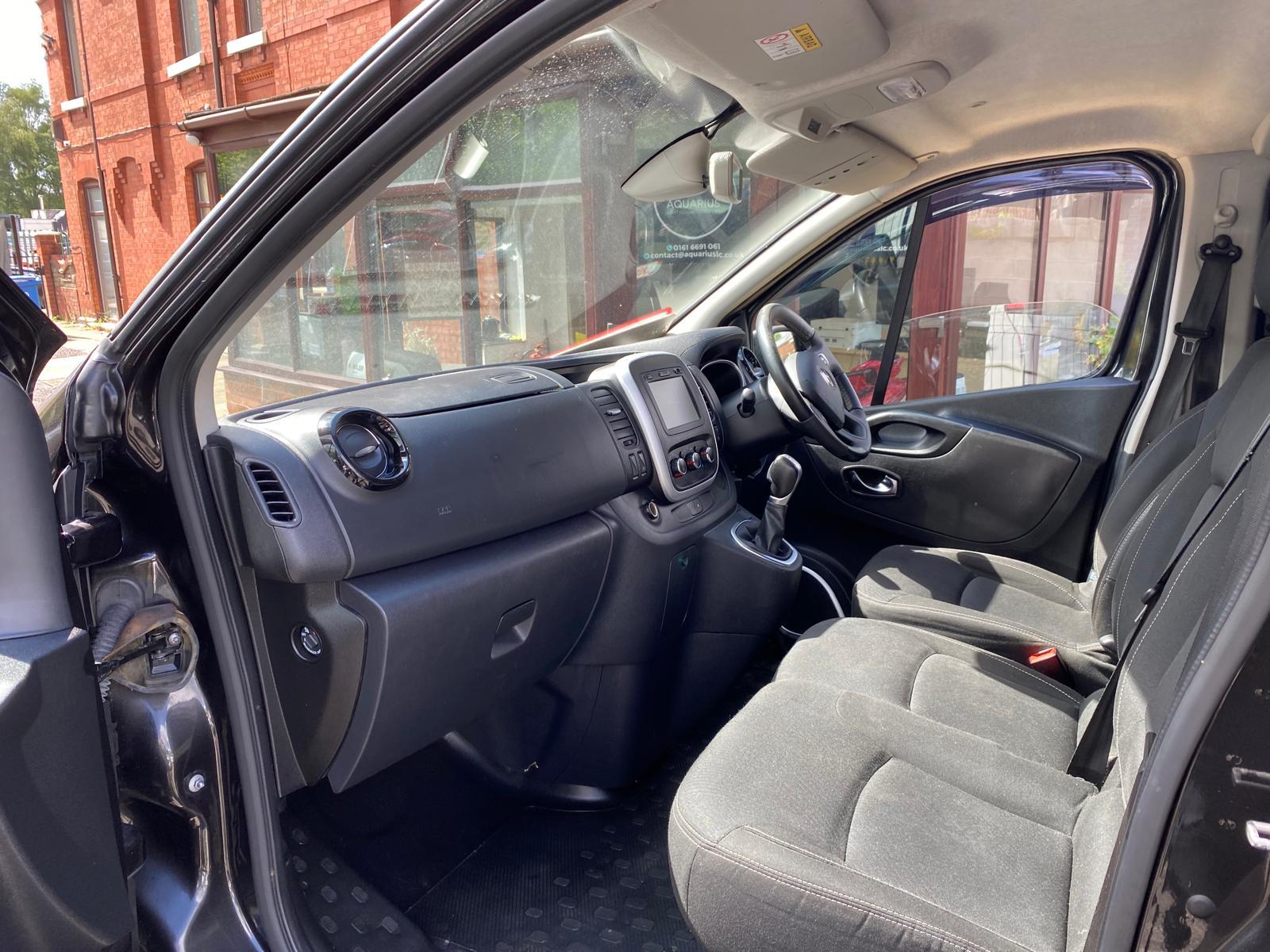 Renault Trafic 2.0 dCi ENERGY 30 Sport Nav Minibus Double Cab 5dr Diesel EDC LWB Euro 6 (s/s) (9 Seat) (170 ps)