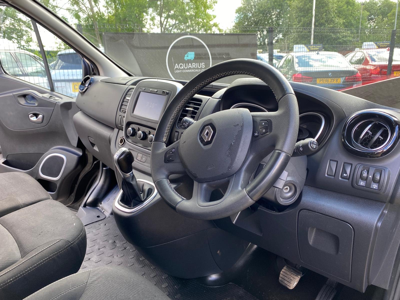 Renault Trafic 2.0 dCi ENERGY 30 Sport Nav Minibus Double Cab 5dr Diesel EDC LWB Euro 6 (s/s) (9 Seat) (170 ps)