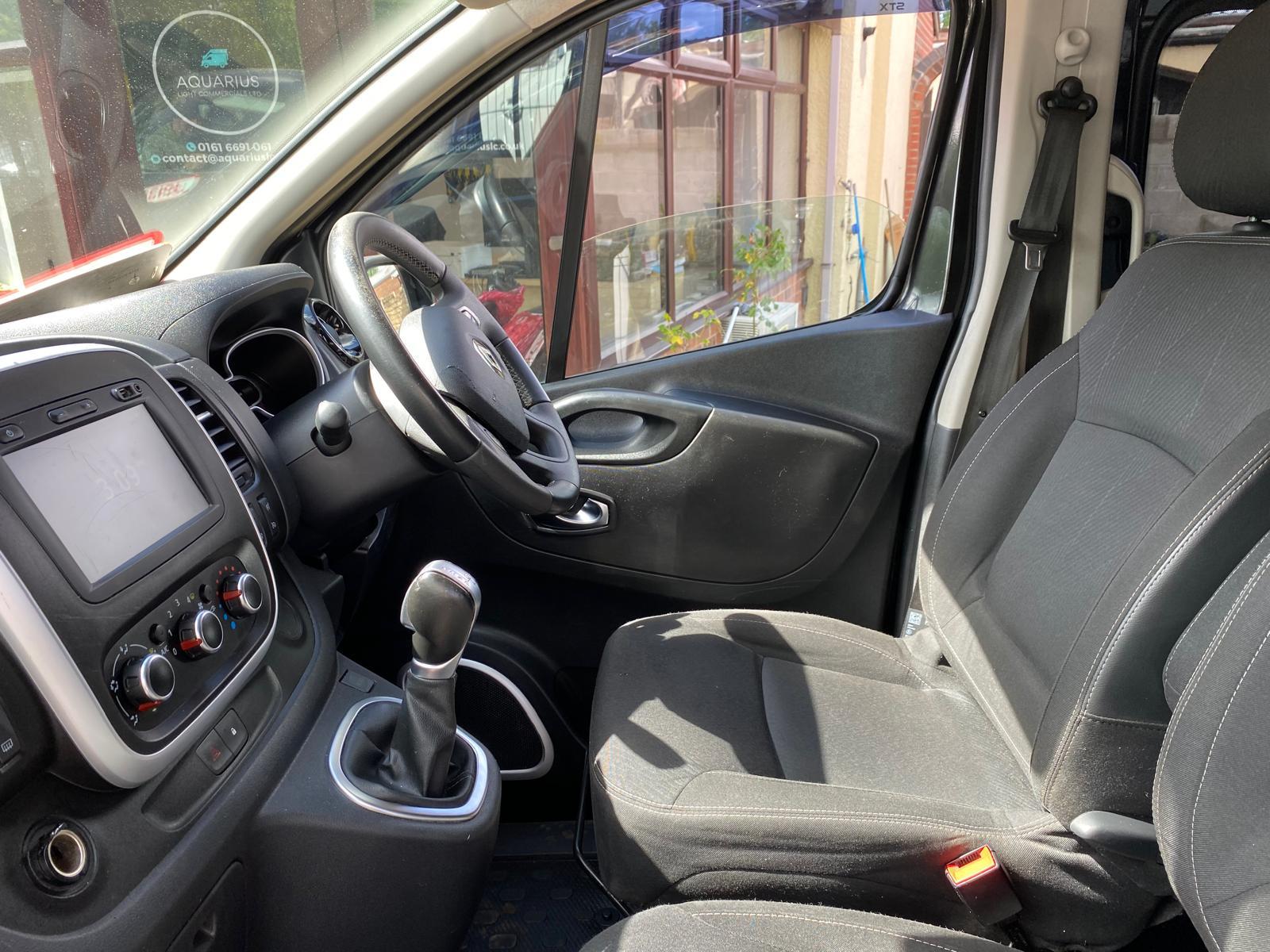 Renault Trafic 2.0 dCi ENERGY 30 Sport Nav Minibus Double Cab 5dr Diesel EDC LWB Euro 6 (s/s) (9 Seat) (170 ps)