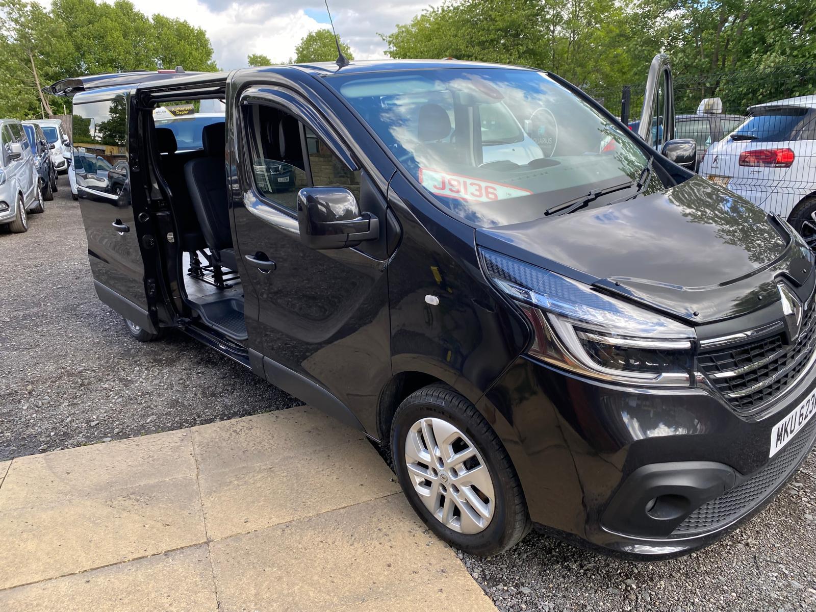 Renault Trafic 2.0 dCi ENERGY 30 Sport Nav Minibus Double Cab 5dr Diesel EDC LWB Euro 6 (s/s) (9 Seat) (170 ps)