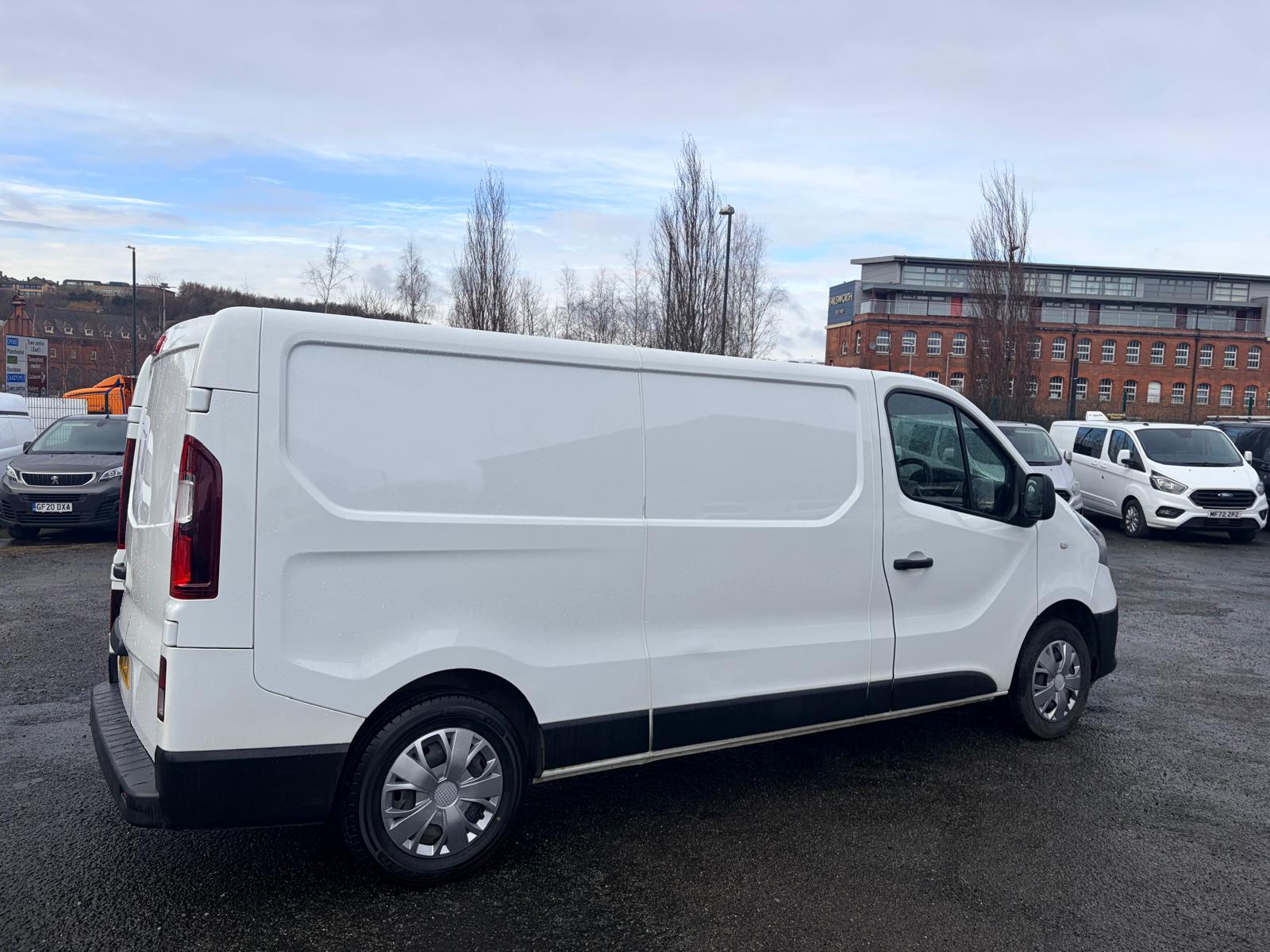 Renault Trafic 2.0 dCi ENERGY 30 Business+ Panel Van 5dr Diesel Manual LWB Standard Roof Euro 6 (s/s) (120 ps)