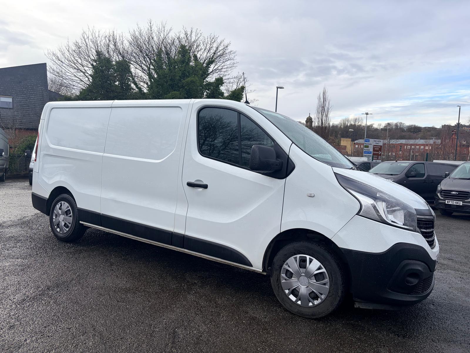Renault Trafic 2.0 dCi ENERGY 30 Business+ Panel Van 5dr Diesel Manual LWB Standard Roof Euro 6 (s/s) (120 ps)