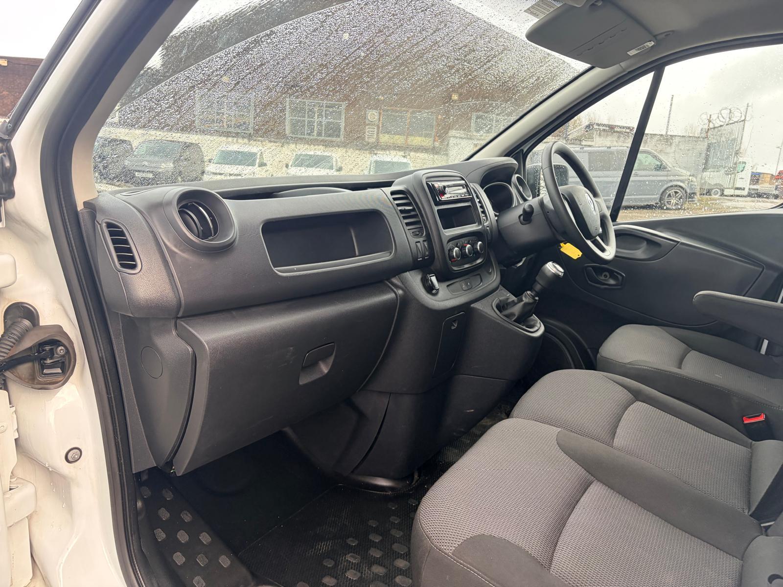 Renault Trafic 2.0 dCi ENERGY 30 Business+ Panel Van 5dr Diesel Manual LWB Standard Roof Euro 6 (s/s) (120 ps)