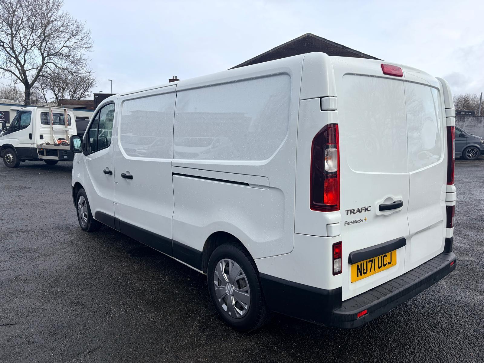 Renault Trafic 2.0 dCi ENERGY 30 Business+ Panel Van 5dr Diesel Manual LWB Standard Roof Euro 6 (s/s) (120 ps)