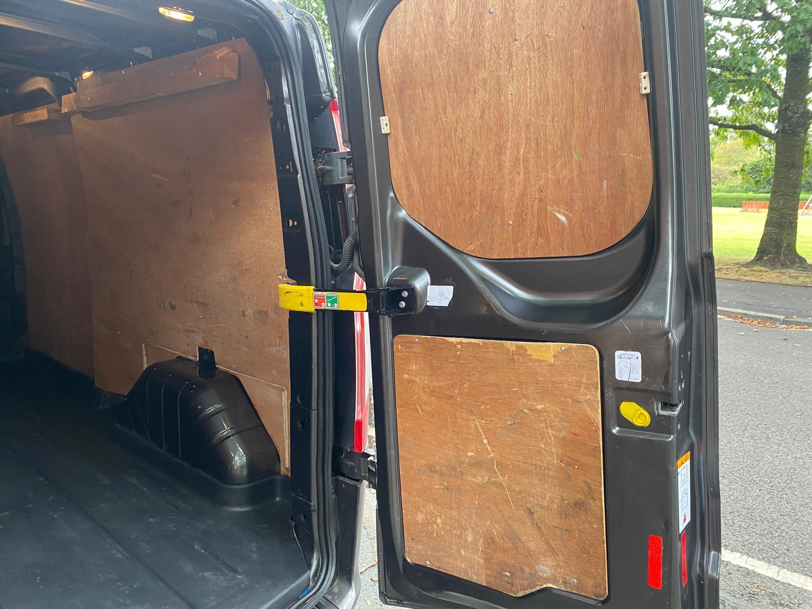 Ford Transit Custom 2.0 300 EcoBlue Limited Panel Van 5dr Diesel Manual L2 H1 Euro 6 (130 ps)