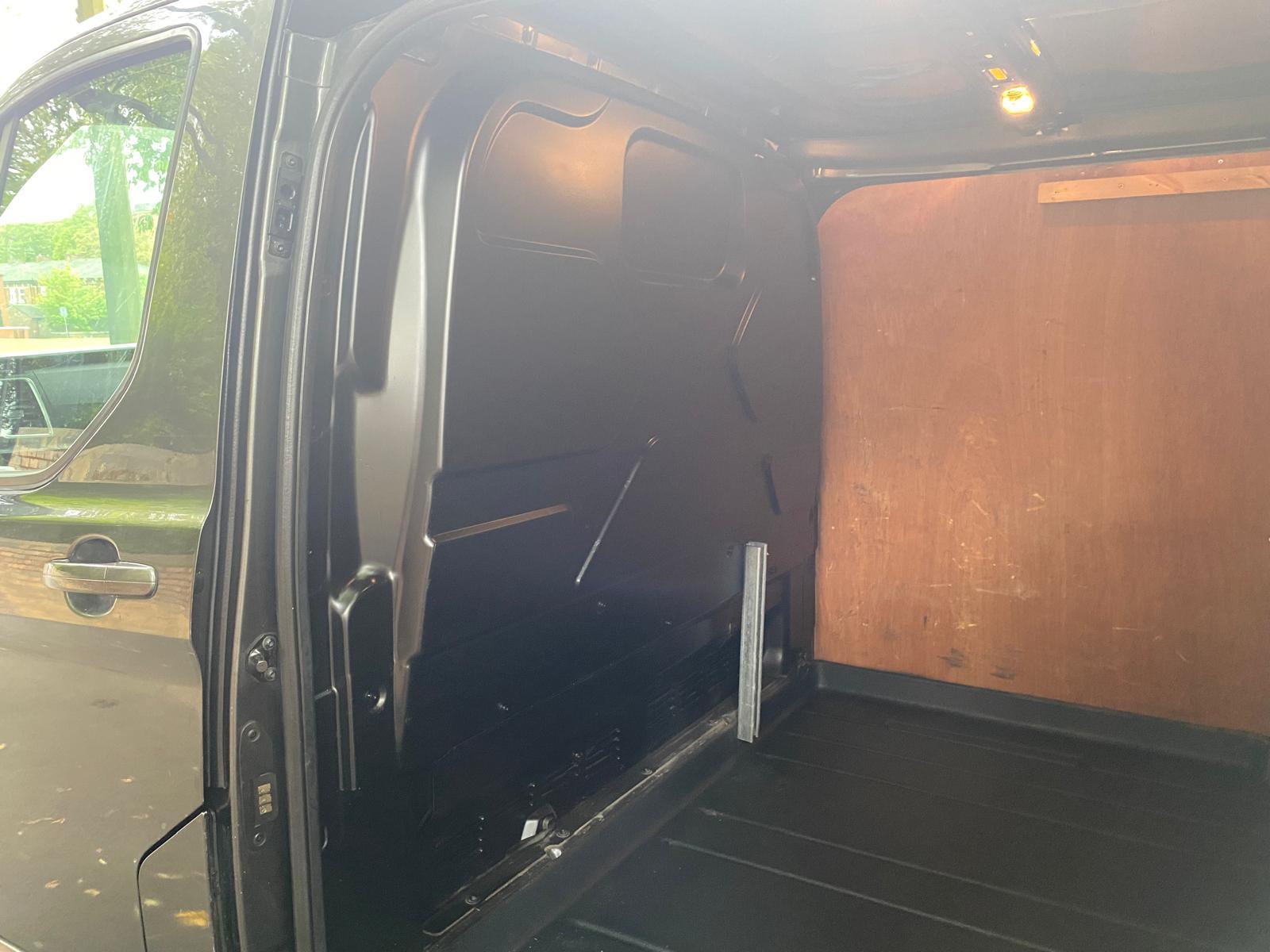 Ford Transit Custom 2.0 300 EcoBlue Limited Panel Van 5dr Diesel Manual L2 H1 Euro 6 (130 ps)