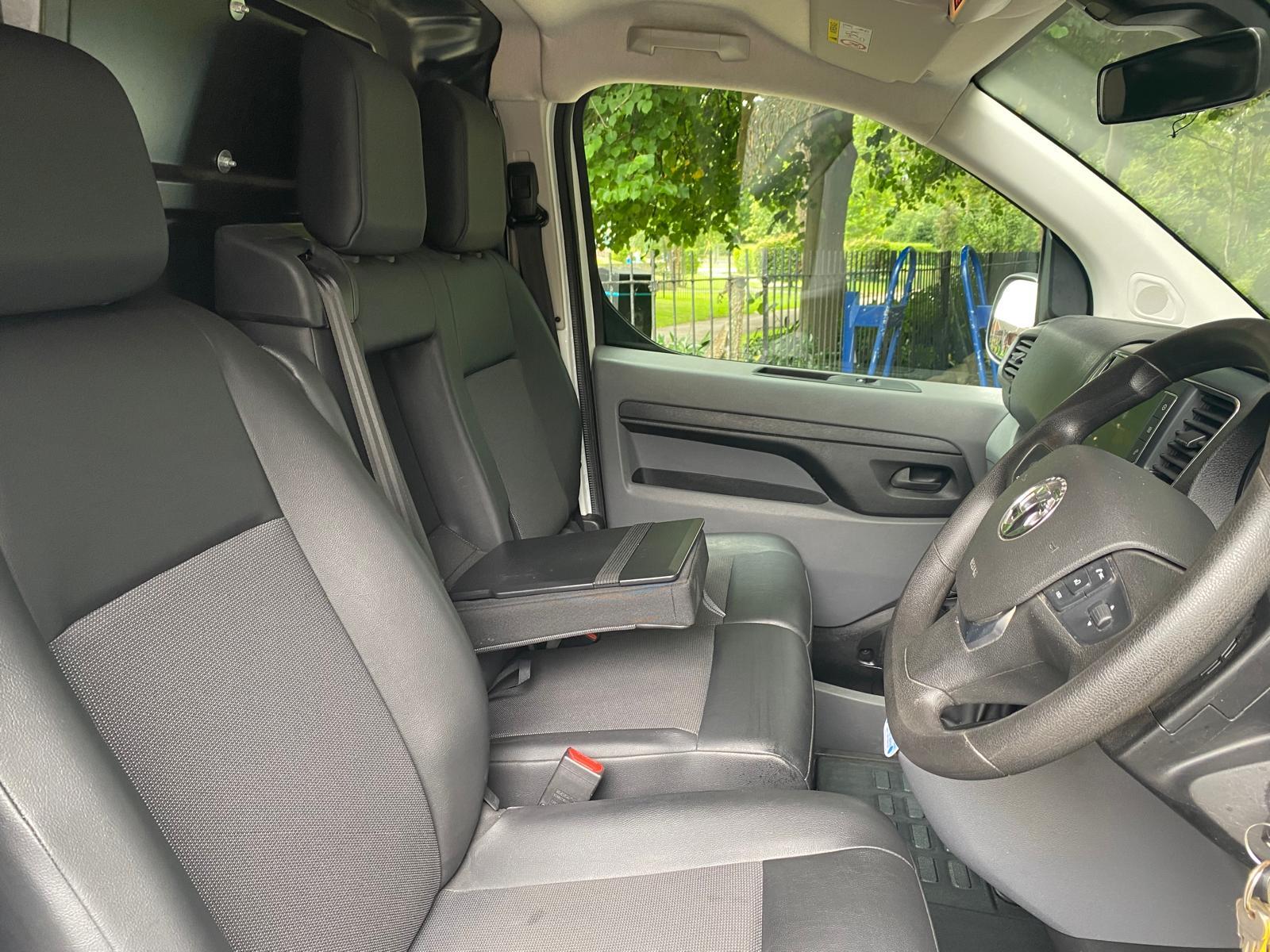 Vauxhall Vivaro 2.0 Turbo D 3100 Sportive Panel Van 5dr Diesel Manual L1 H1 Euro 6 (s/s) (120 ps)