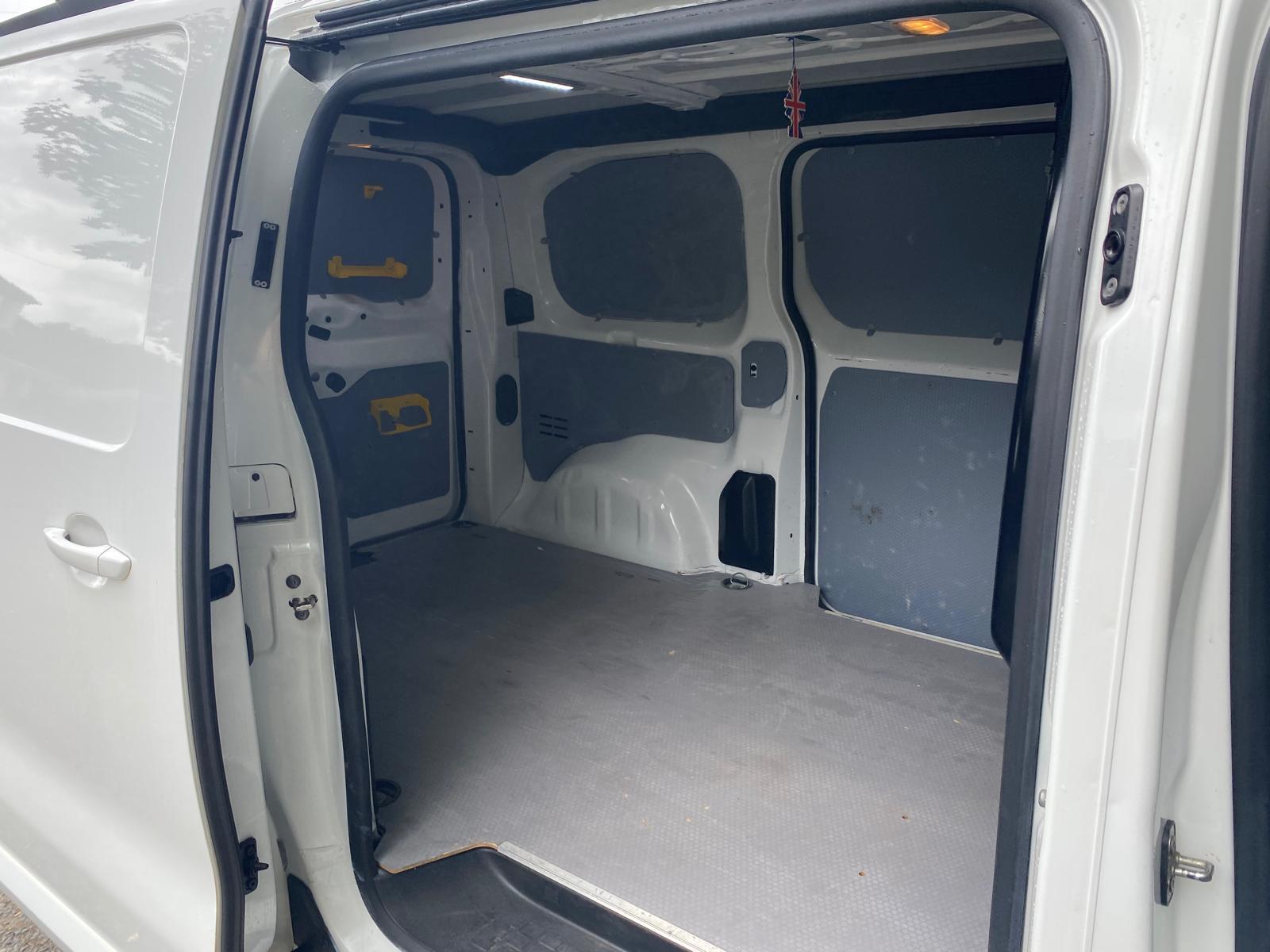 Vauxhall Vivaro 2.0 Turbo D 3100 Sportive Panel Van 5dr Diesel Manual L1 H1 Euro 6 (s/s) (120 ps)