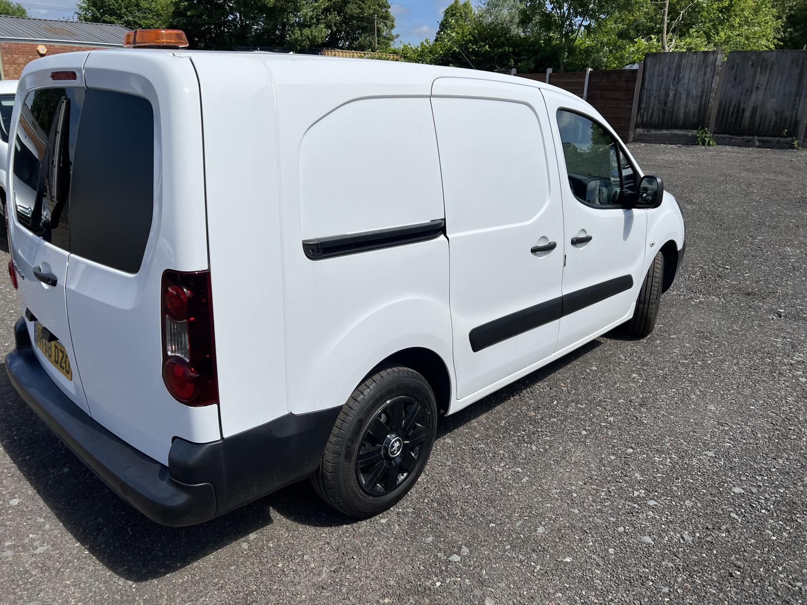 Peugeot Partner 1.6 BlueHDi 744 S Combi Van 6dr Diesel Manual L2 (113 g/km, 97.64 bhp)