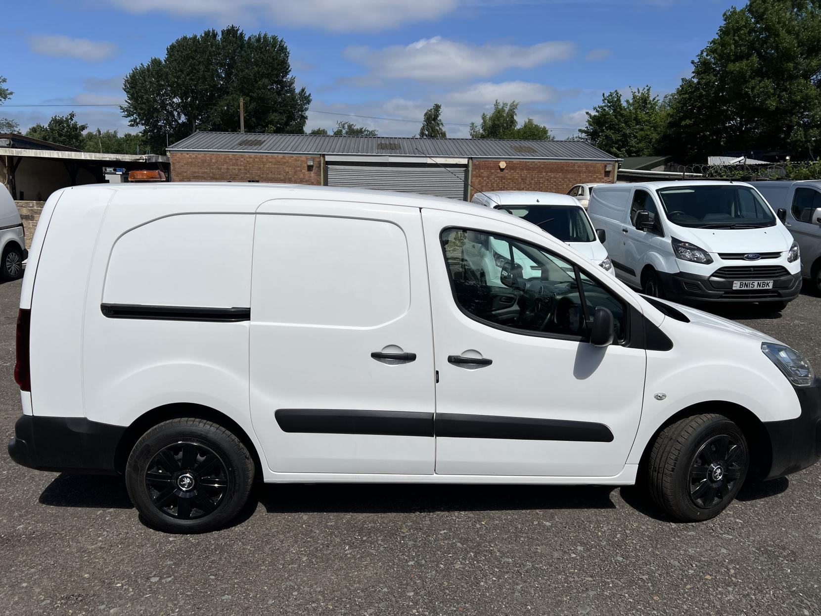 Peugeot Partner 1.6 BlueHDi 744 S Combi Van 6dr Diesel Manual L2 (113 g/km, 97.64 bhp)