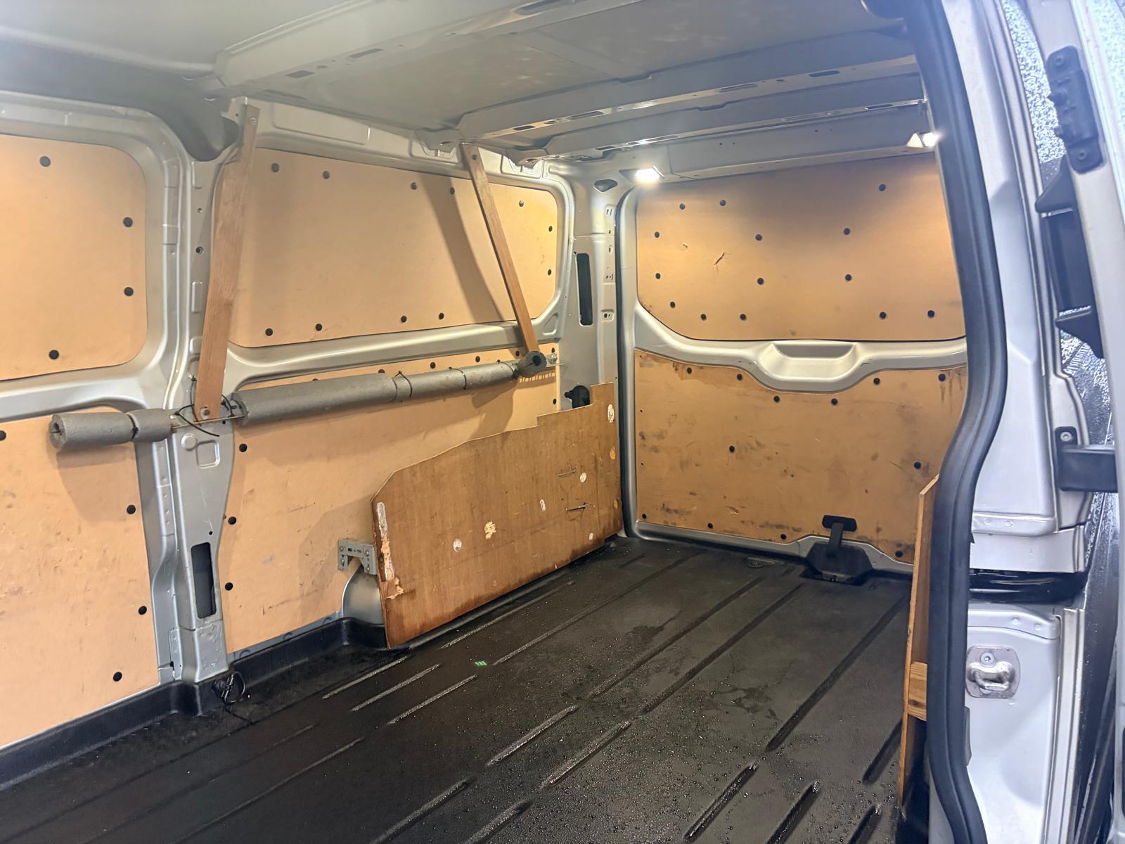 Ford Transit Custom 2.0 320 EcoBlue Sport Panel Van 5dr Diesel Auto L2 H1 Euro 6 (s/s) (185 ps)