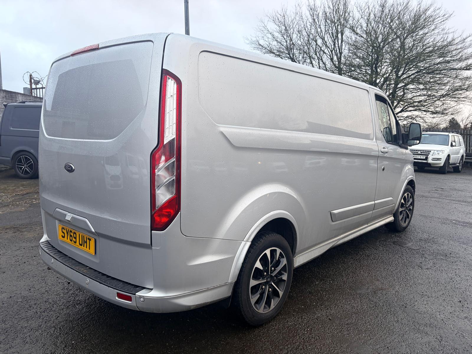 Ford Transit Custom 2.0 320 EcoBlue Sport Panel Van 5dr Diesel Auto L2 H1 Euro 6 (s/s) (185 ps)