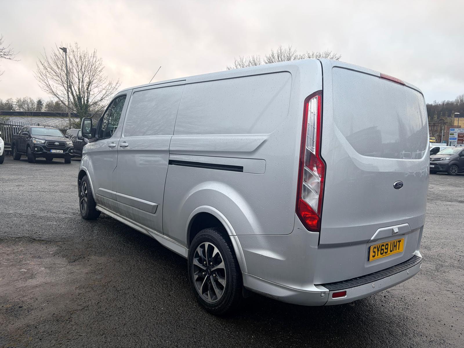 Ford Transit Custom 2.0 320 EcoBlue Sport Panel Van 5dr Diesel Auto L2 H1 Euro 6 (s/s) (185 ps)