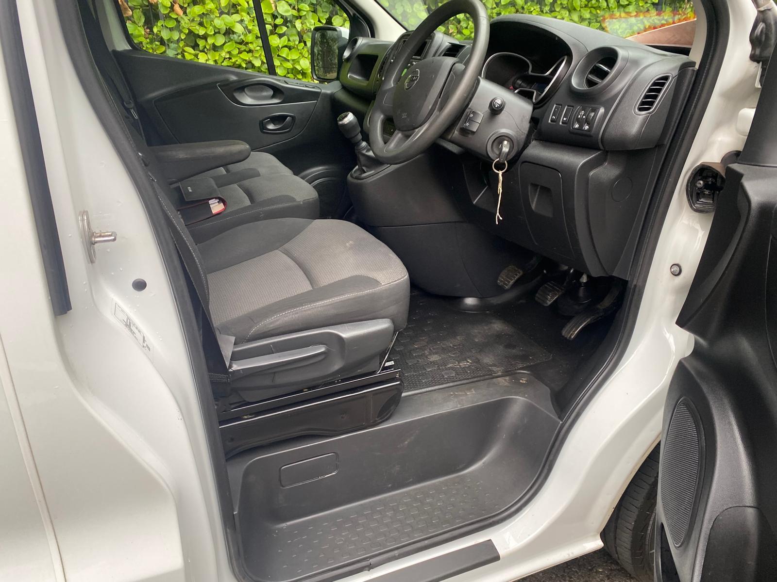 Nissan NV300 2.0 dCi 30 Acenta Panel Van 4dr Diesel Manual L2 H1 Euro 6 (120 ps)