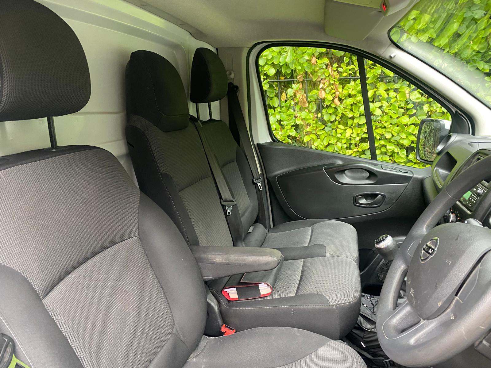 Nissan NV300 2.0 dCi 30 Acenta Panel Van 4dr Diesel Manual L2 H1 Euro 6 (120 ps)