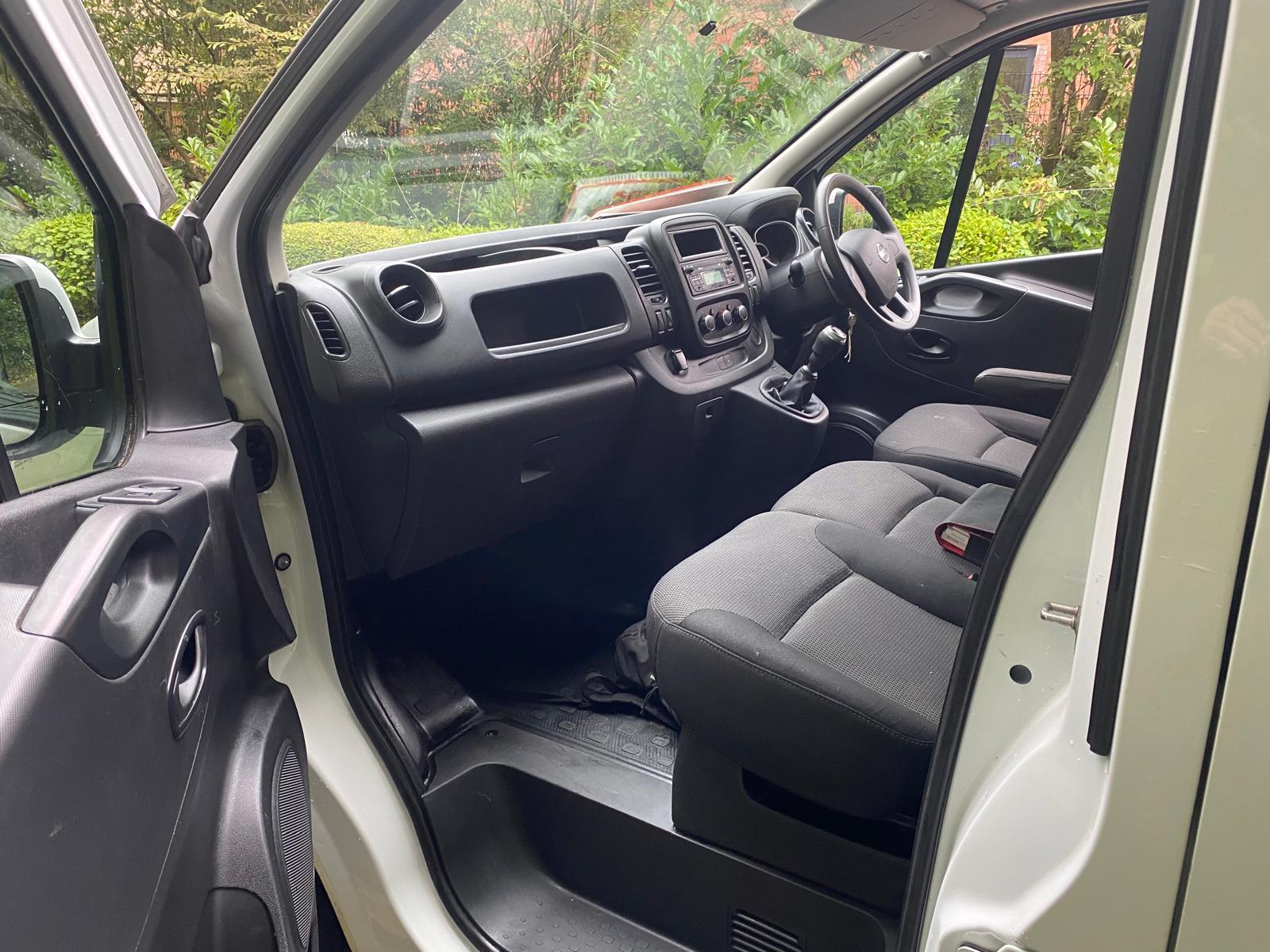 Nissan NV300 2.0 dCi 30 Acenta Panel Van 4dr Diesel Manual L2 H1 Euro 6 (120 ps)