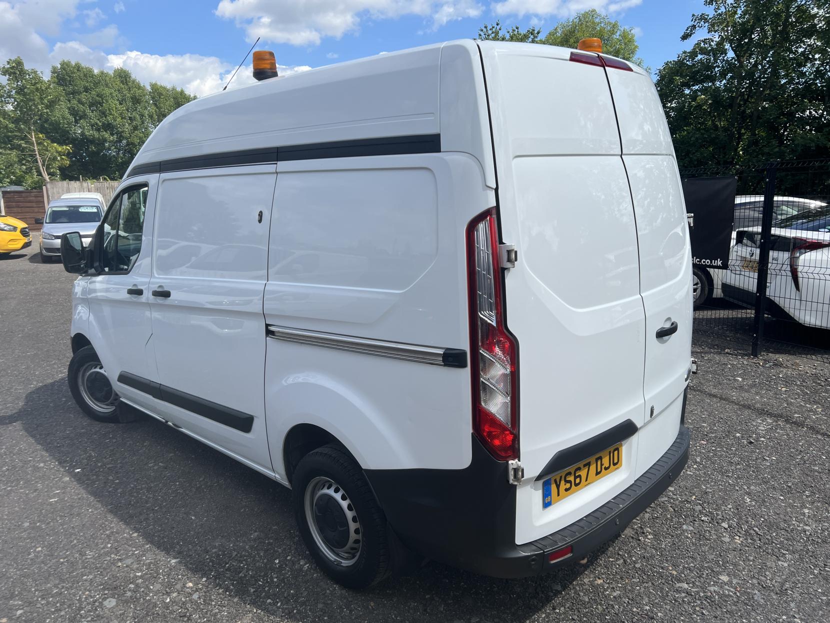 Ford Transit Custom 2.0 TDCi 290 Panel Van 5dr Diesel Manual L1 H2 (164 g/km, 104 bhp)