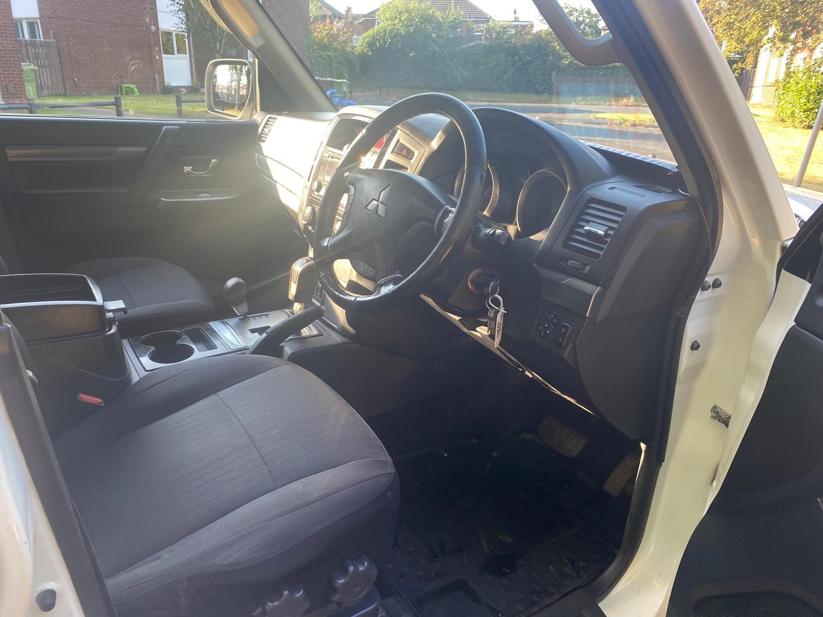 Mitsubishi Shogun 3.2 DI-DC SG2 SUV 5dr Diesel Auto 4WD LWB Euro 6 (187 ps)