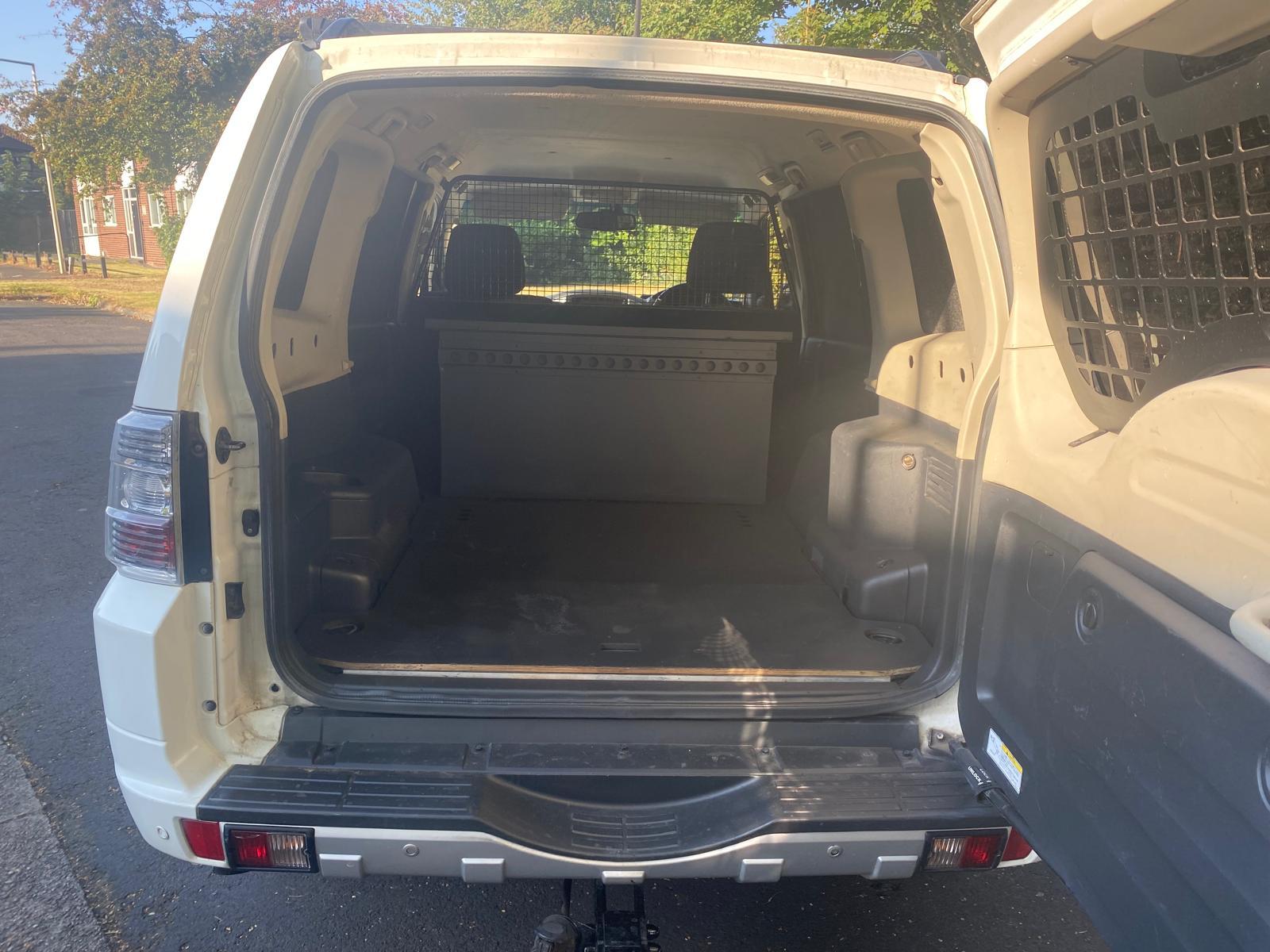 Mitsubishi Shogun 3.2 DI-DC SG2 SUV 5dr Diesel Auto 4WD LWB Euro 6 (187 ps)